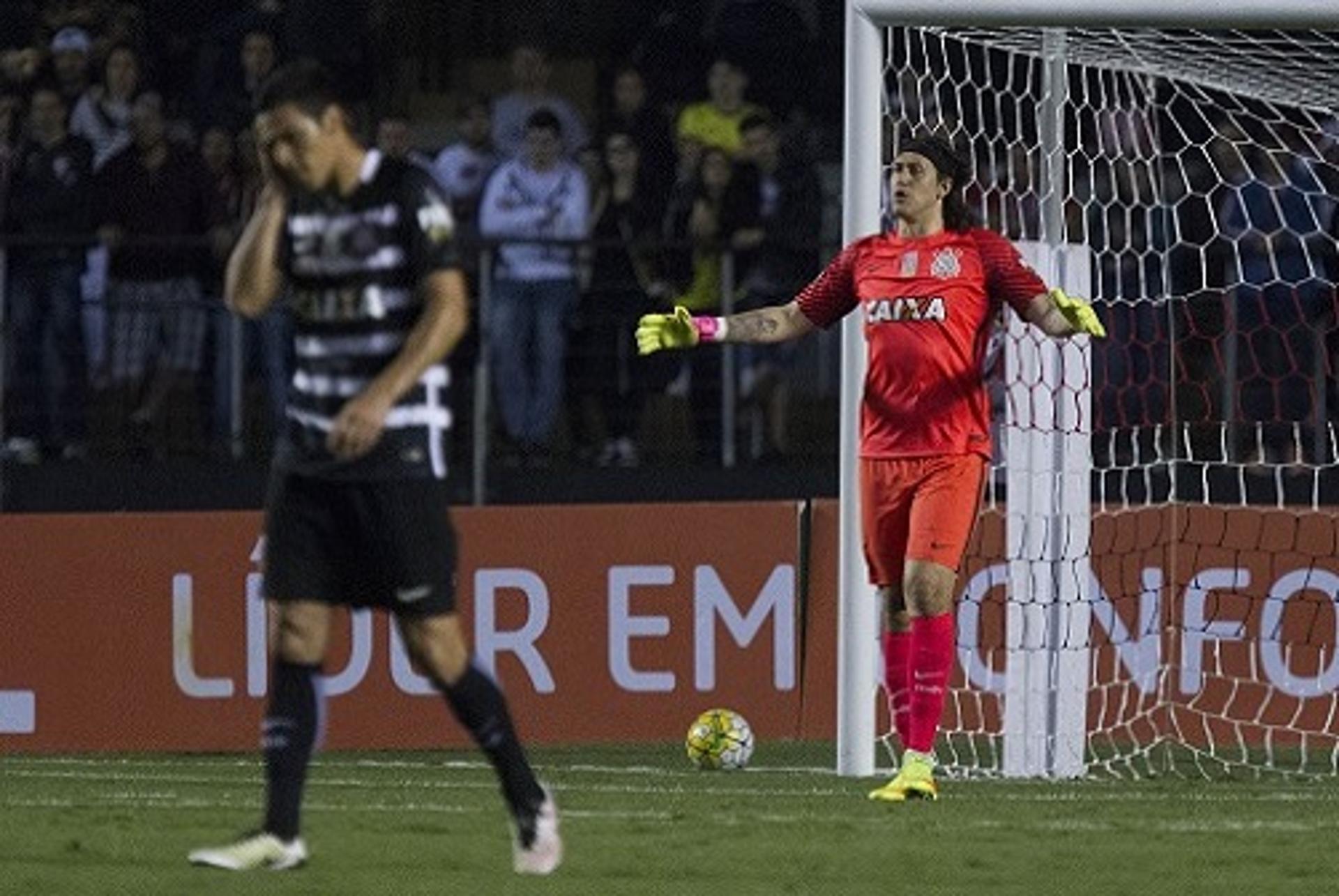 Balbuena e o goleiro Cássio, do Timão