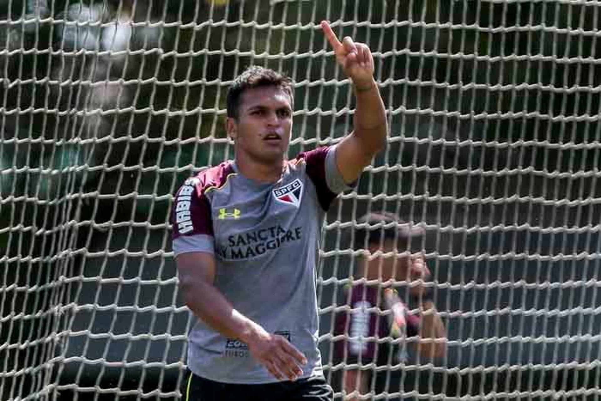 Treino São Paulo no CT da Barra Funda - Robson