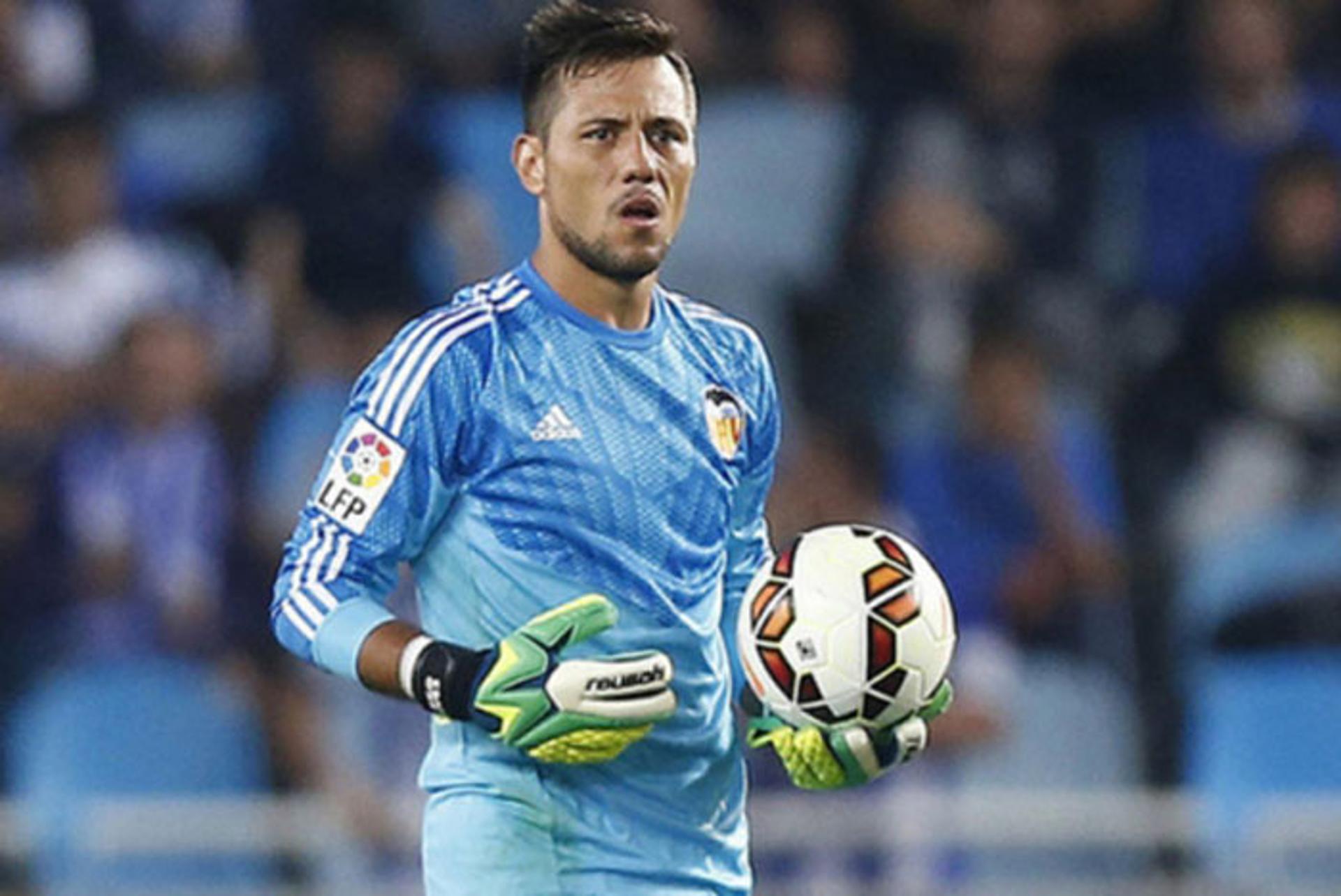 Diego Alves em ação pelo Valencia