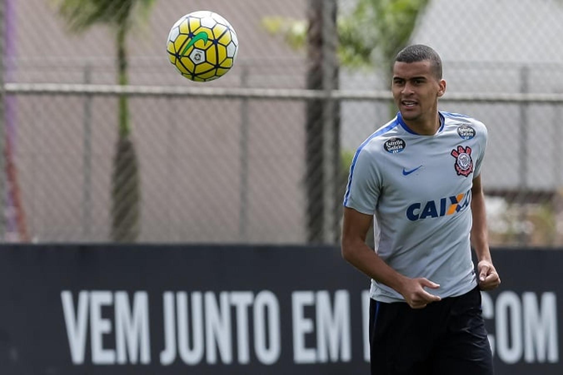 Léo Santos será titular do Corinthians nesta quarta