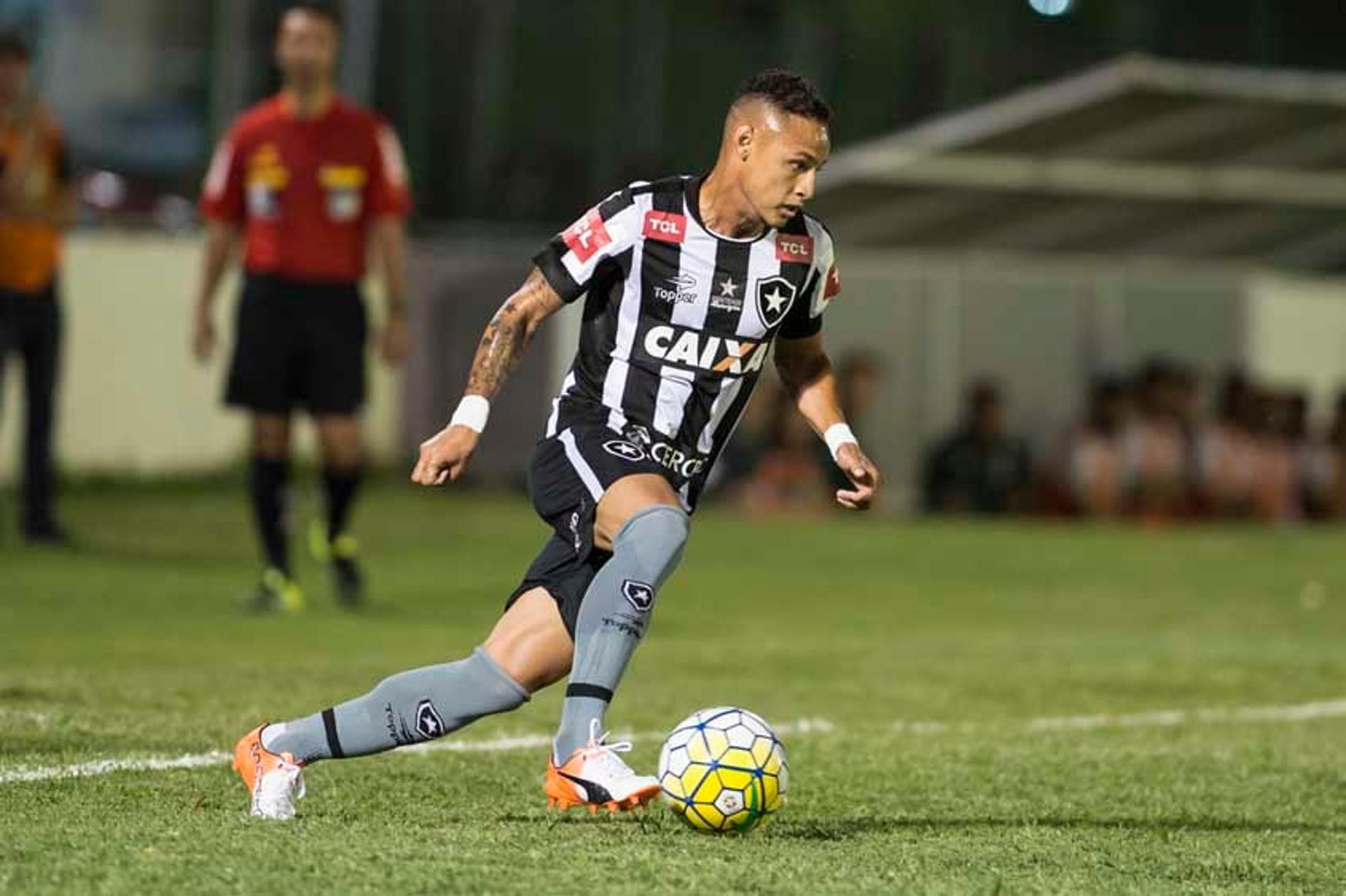 Neilton pode estar perto de deixar o Botafogo