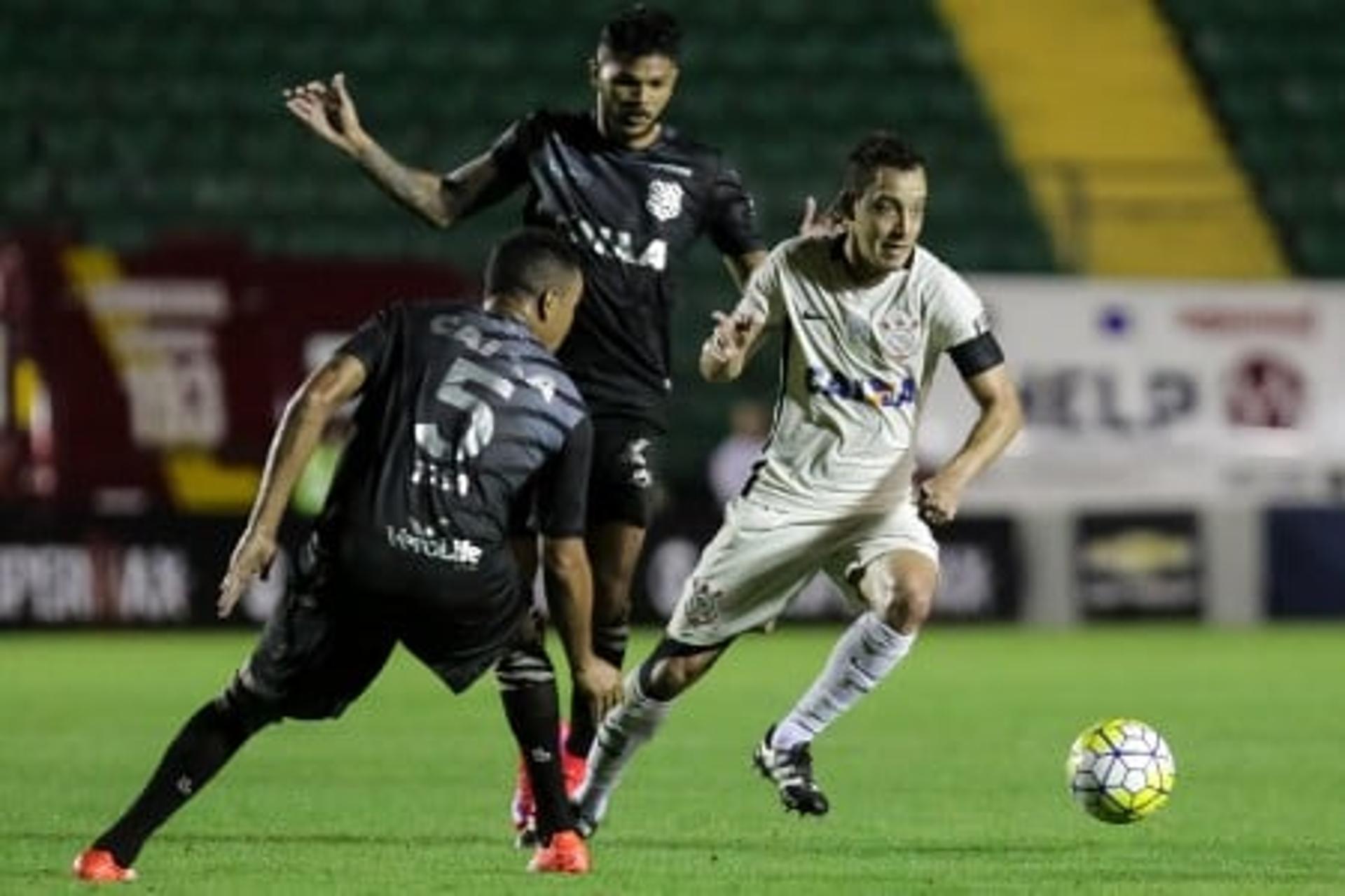 Figueirense e Timão empataram em 1 a 1