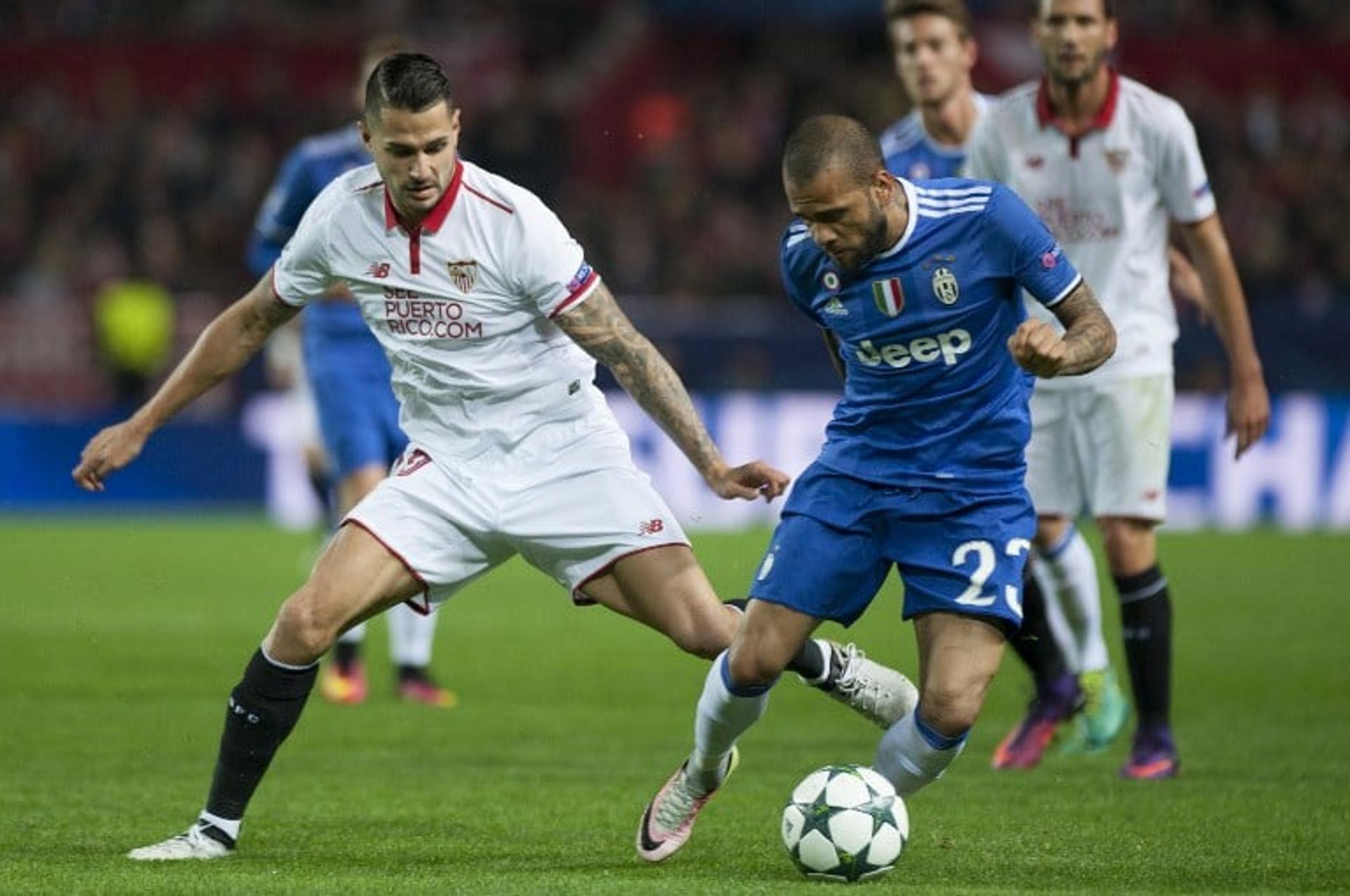 Vitolo e Daniel Alves - Sevilla x Juventus