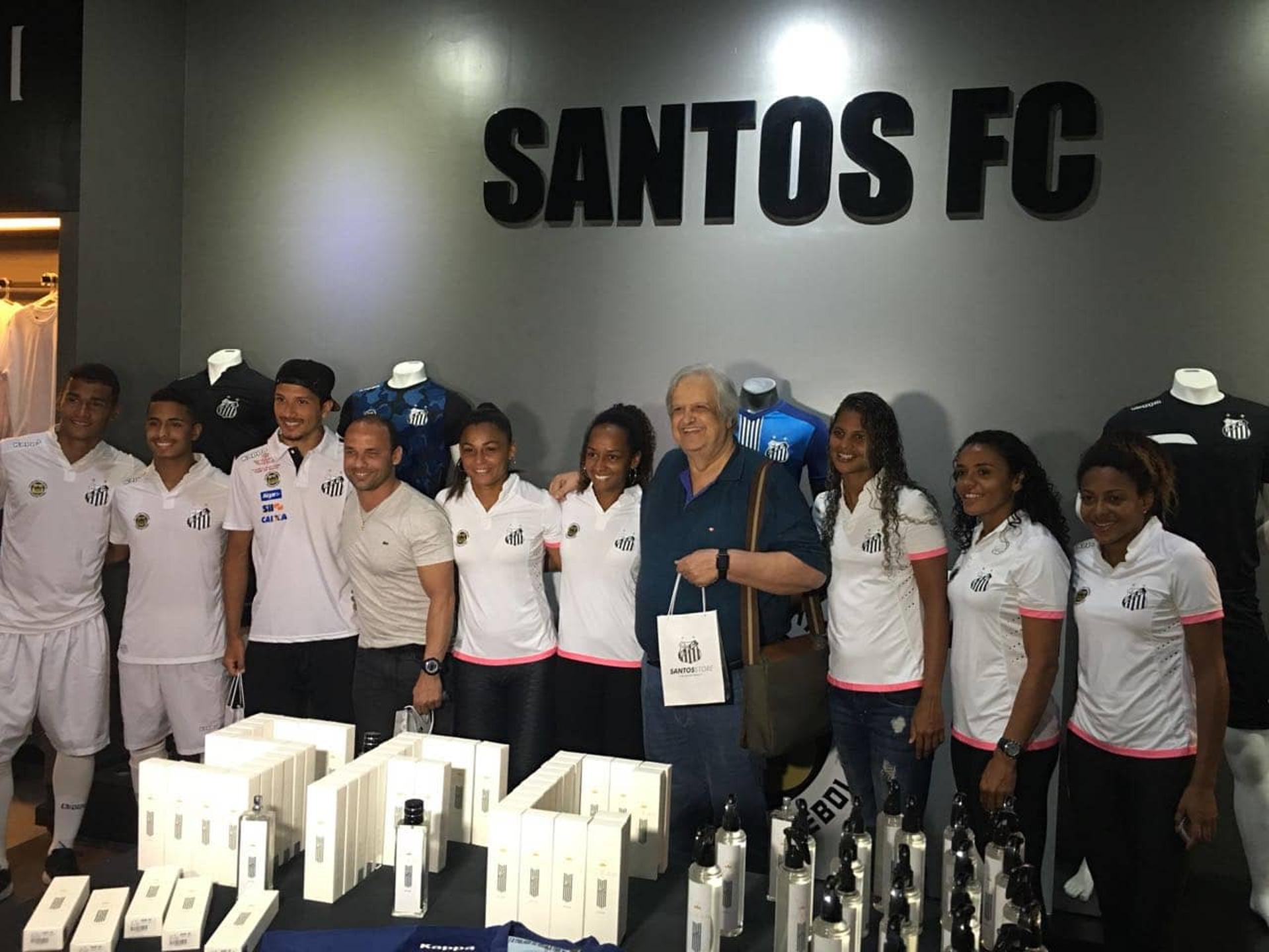 Santos lança perfume