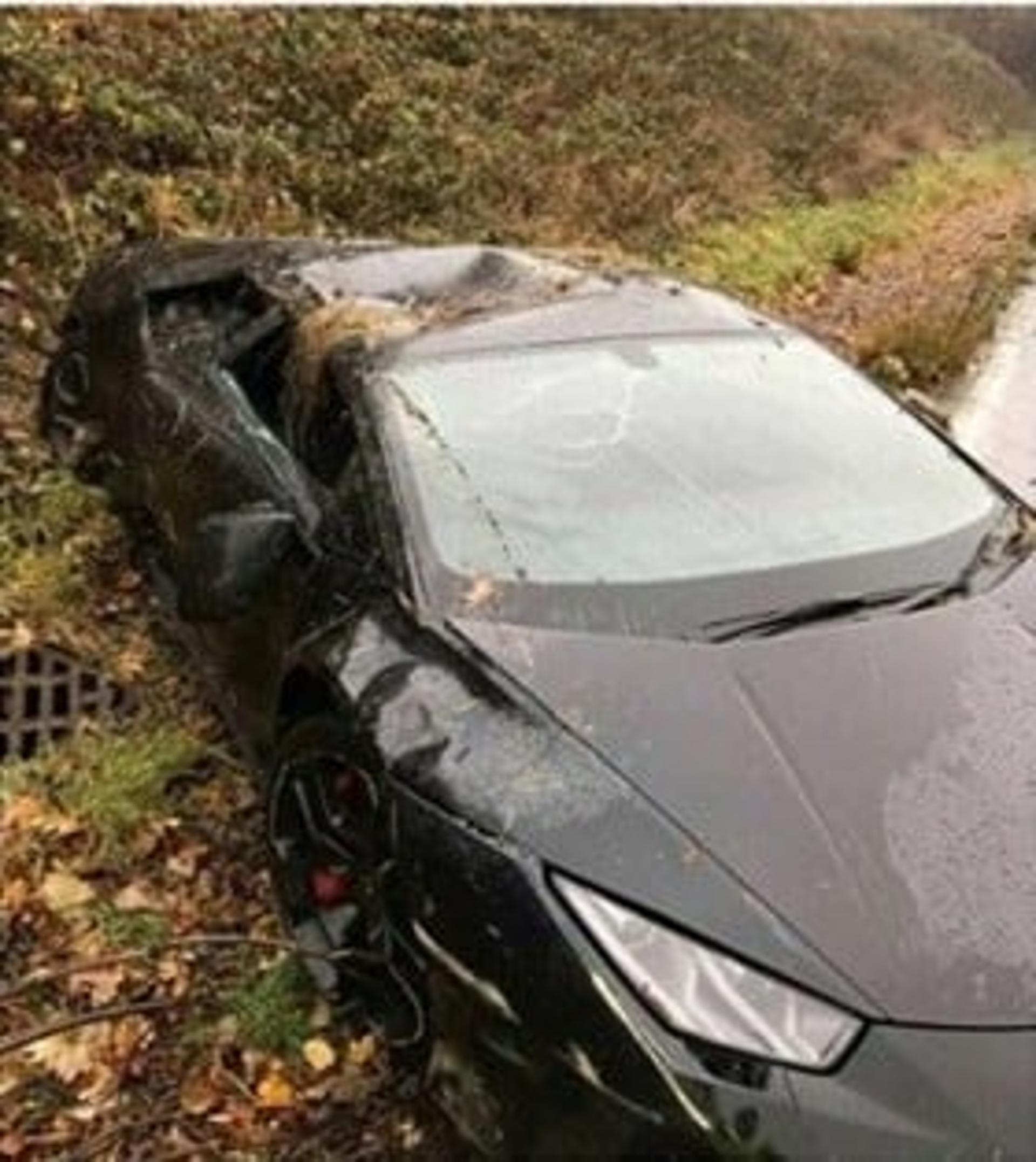 Jogador bate carro de 700 mil reais e desdenha