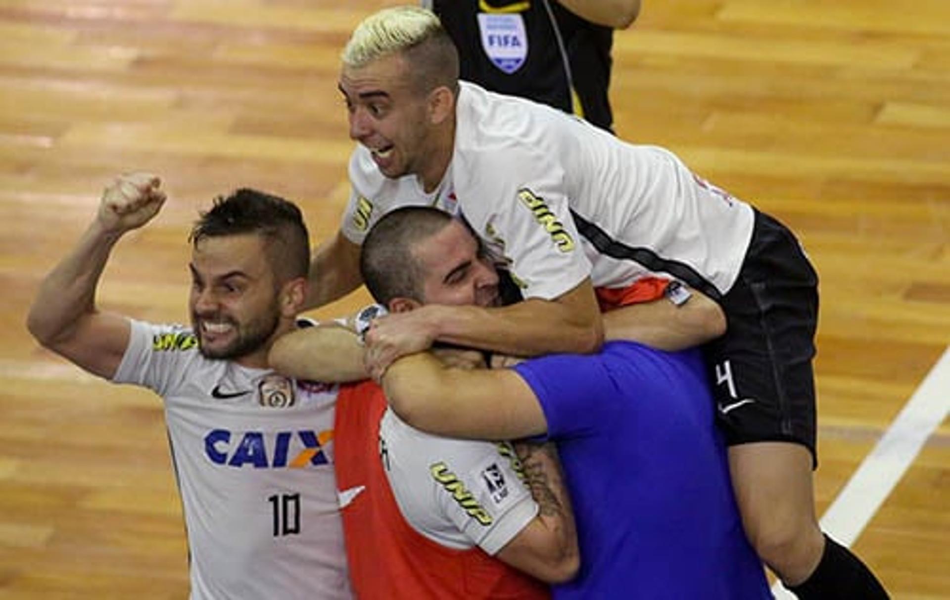 Corinthians venceu por 5x2 e comemorou muito no Parque São Jorge