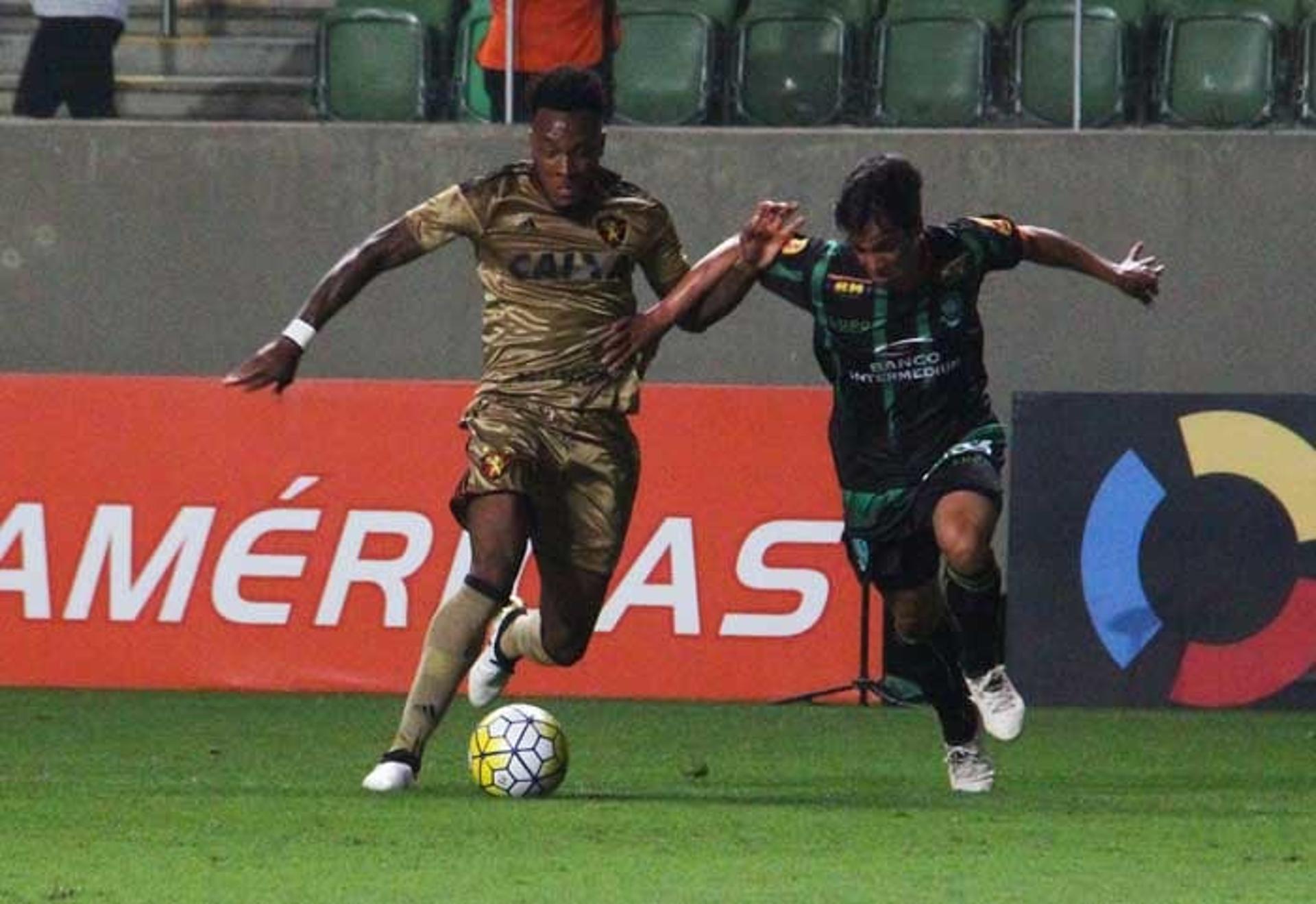 O último jogo&nbsp; entre mineiros e pernambucanos terminou América-MG&nbsp;3 x 1 Sport-PE, no dia 15/4