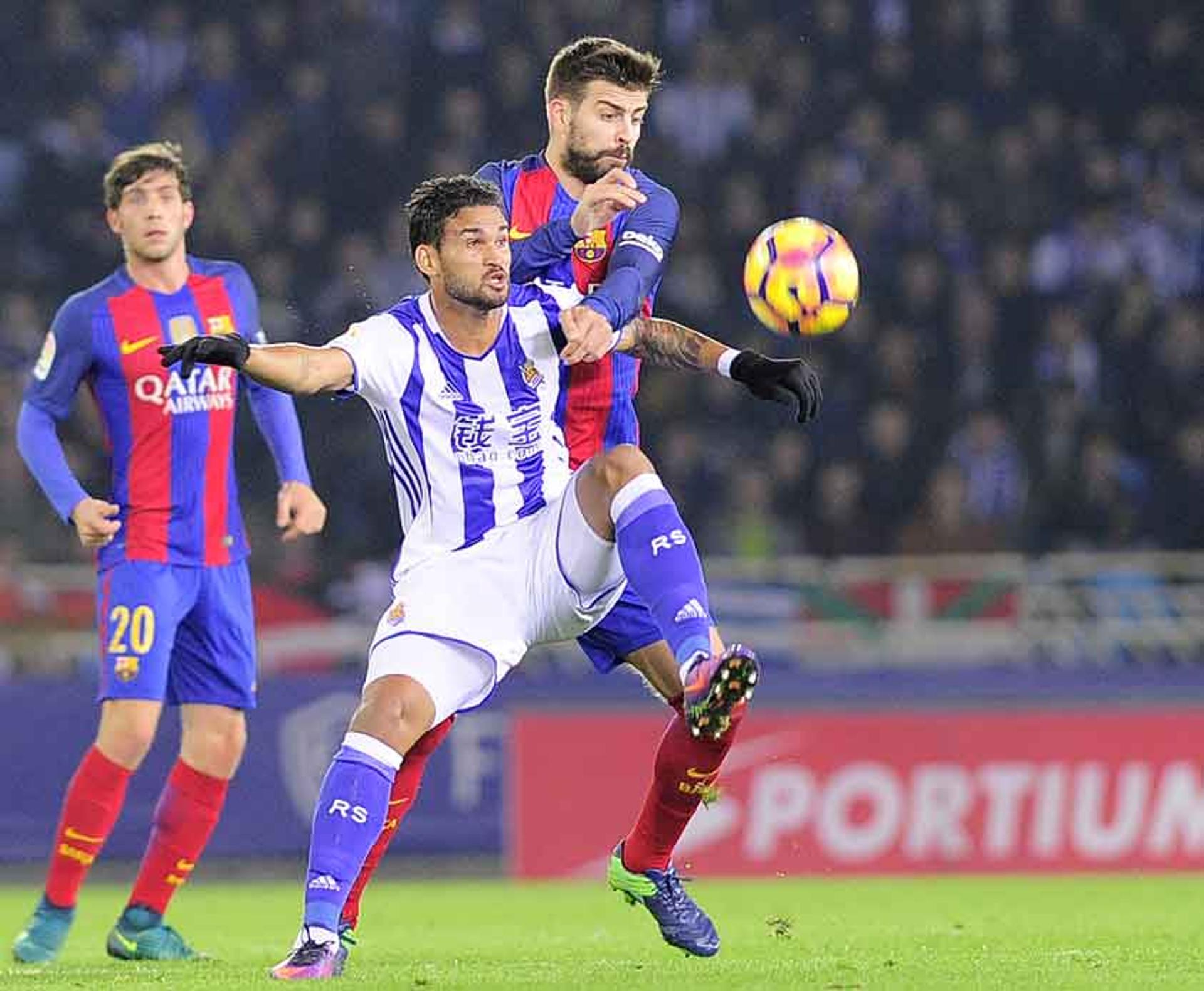 Willian José e Piqué - Real Sociedad x Barcelona