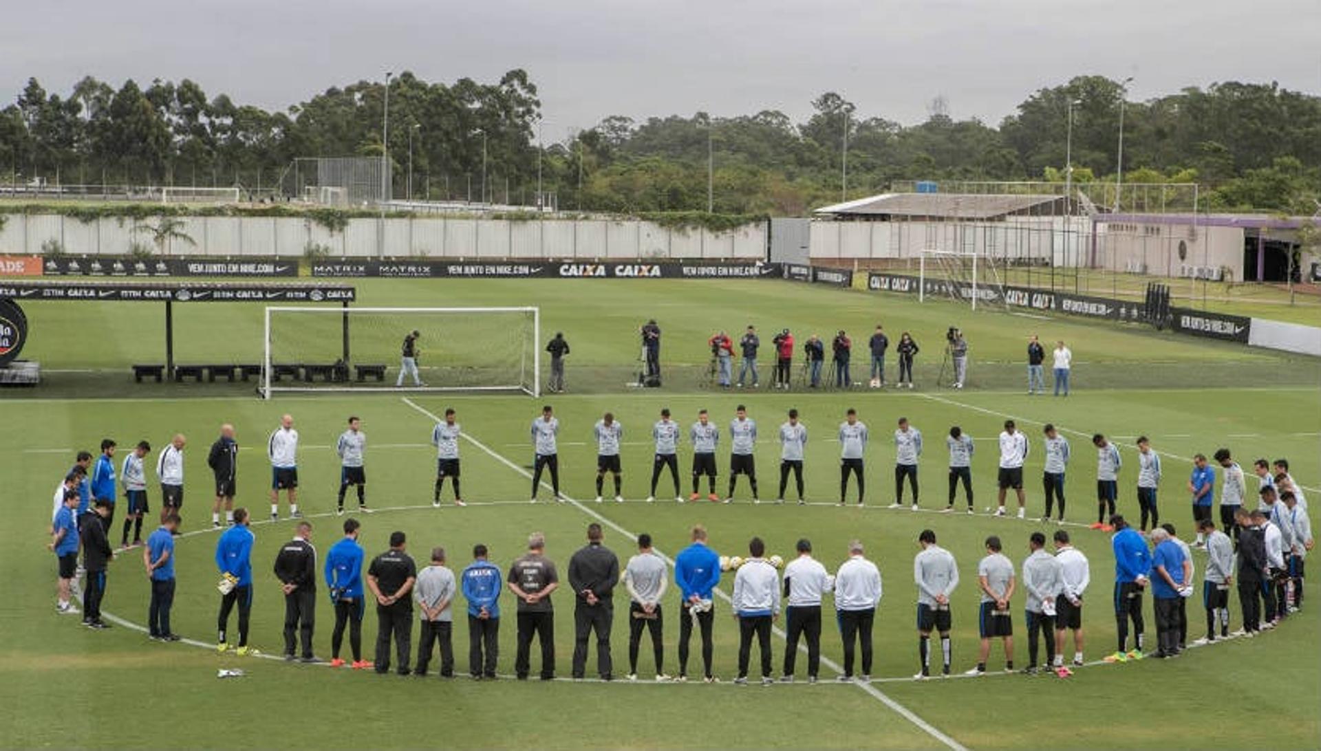 Jogadores fizeram oração nesta quarta-feira