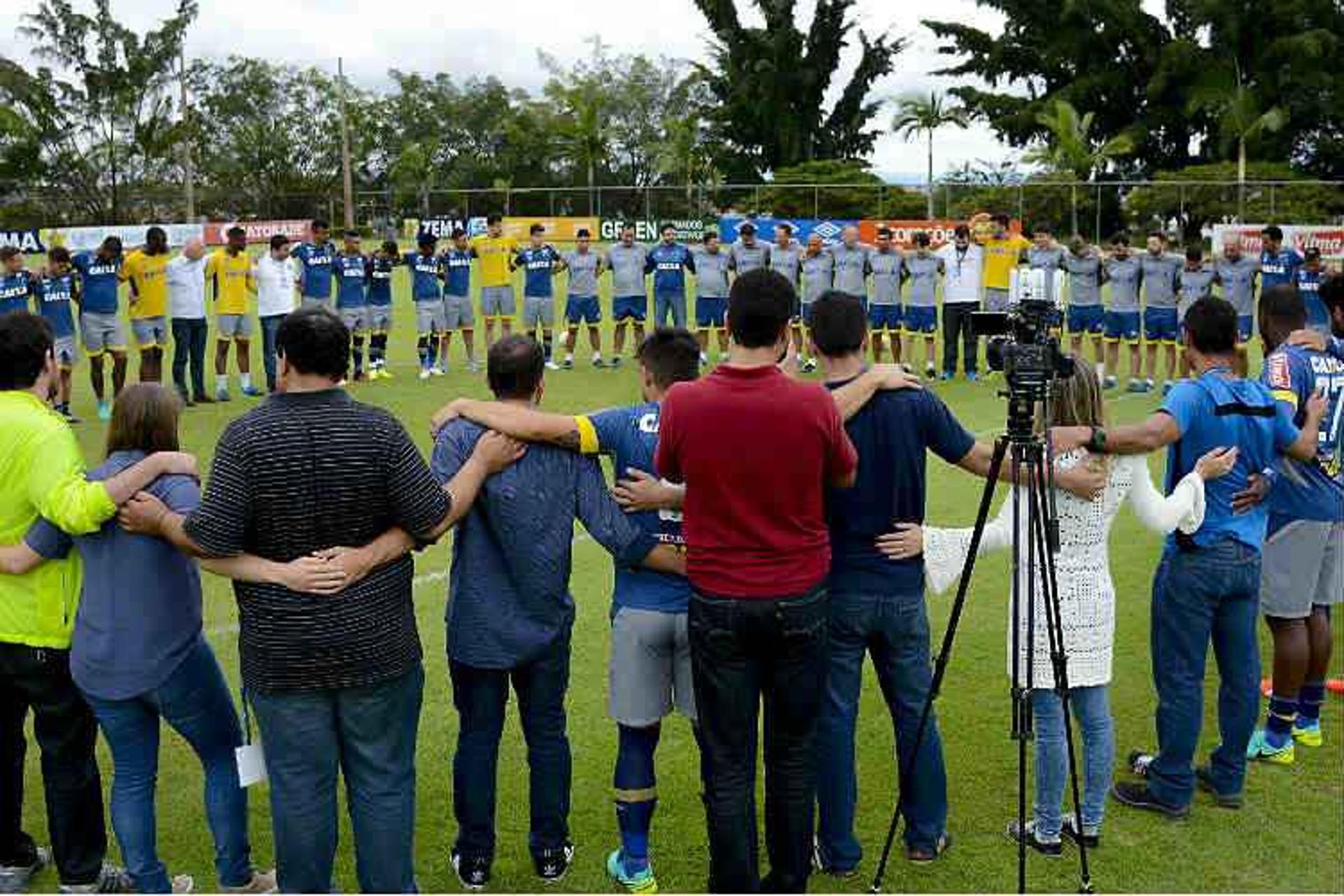 Jogadores e comissão técnica oram pela Chapecoense