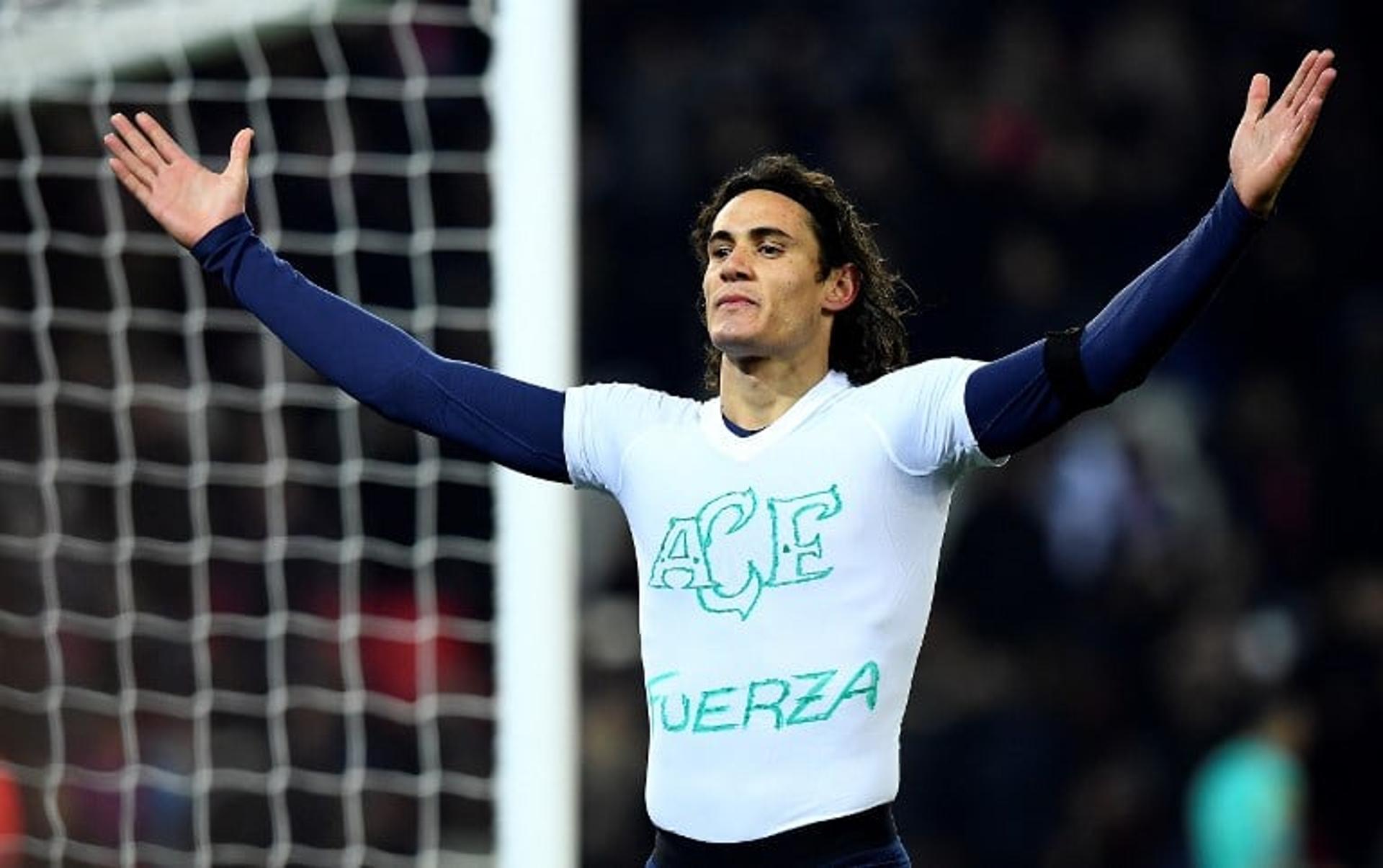 Cavani homenageia a Chapecoense - PSG x Angers