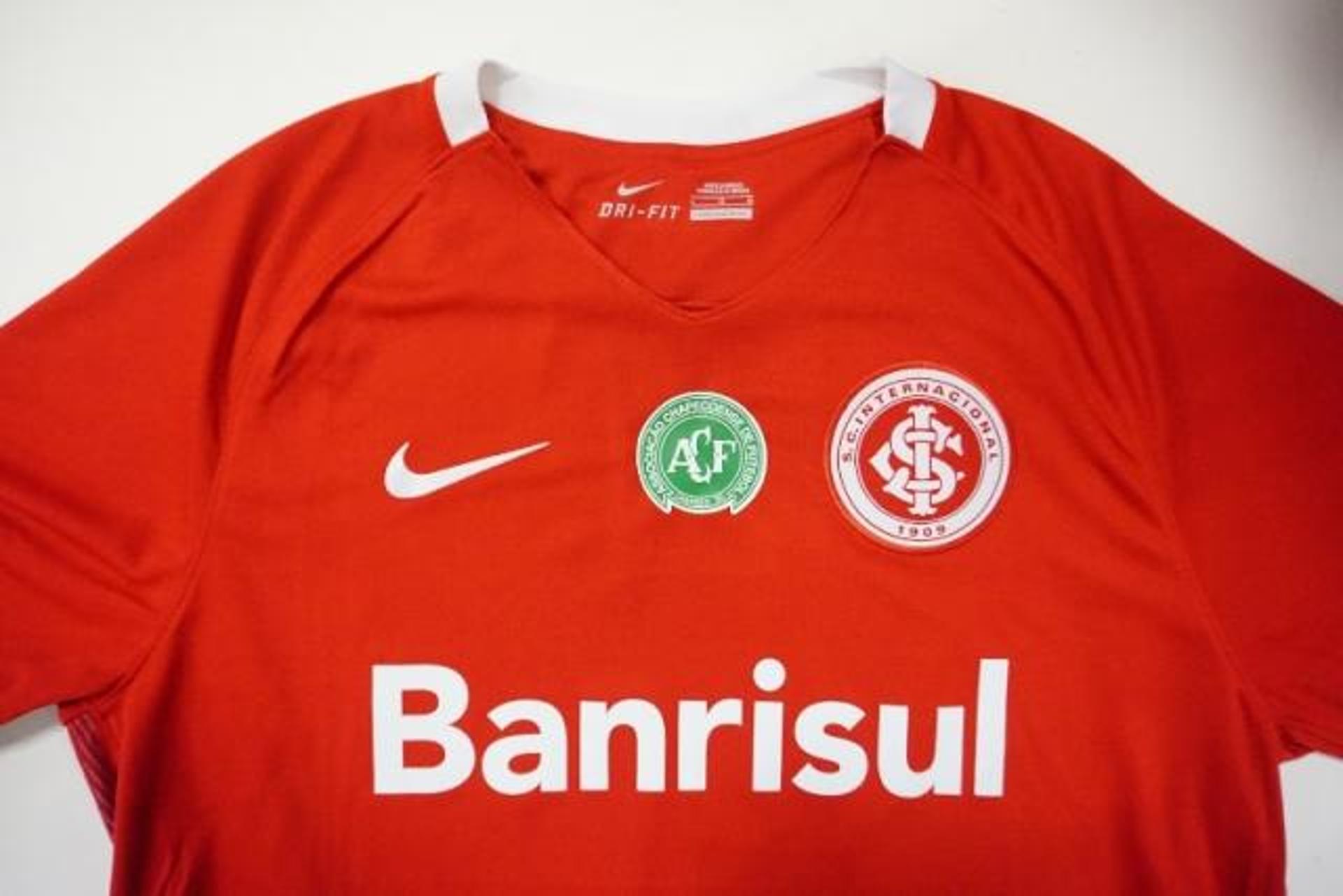 Inter divulga camisa com escudo da Chapecoense