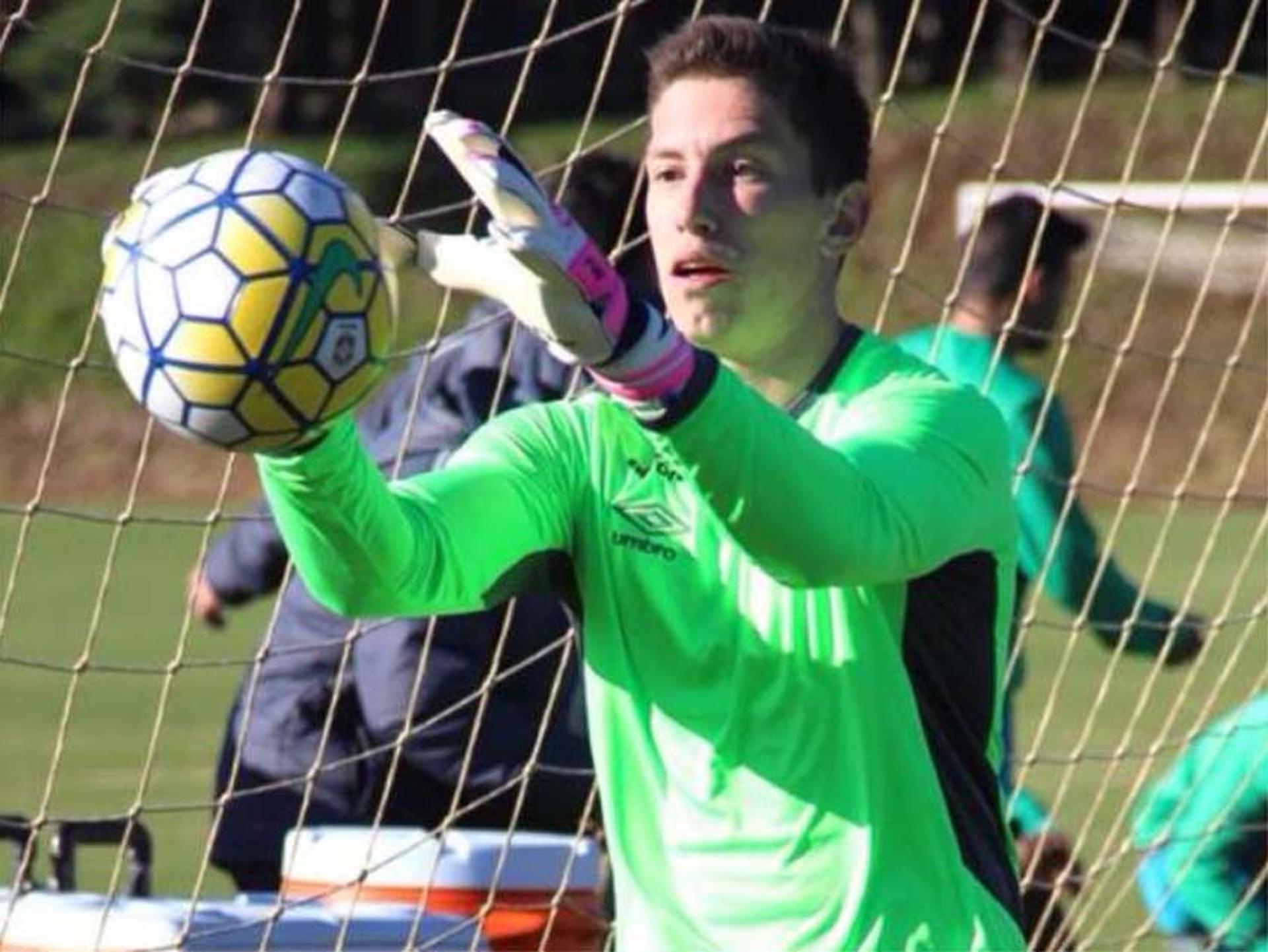 Goleiro Follmann já está no Brasil