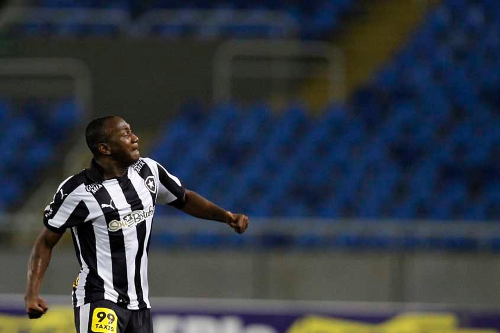 Último jogo - 8/9/2015 - Botafogo 2x1 Paraná