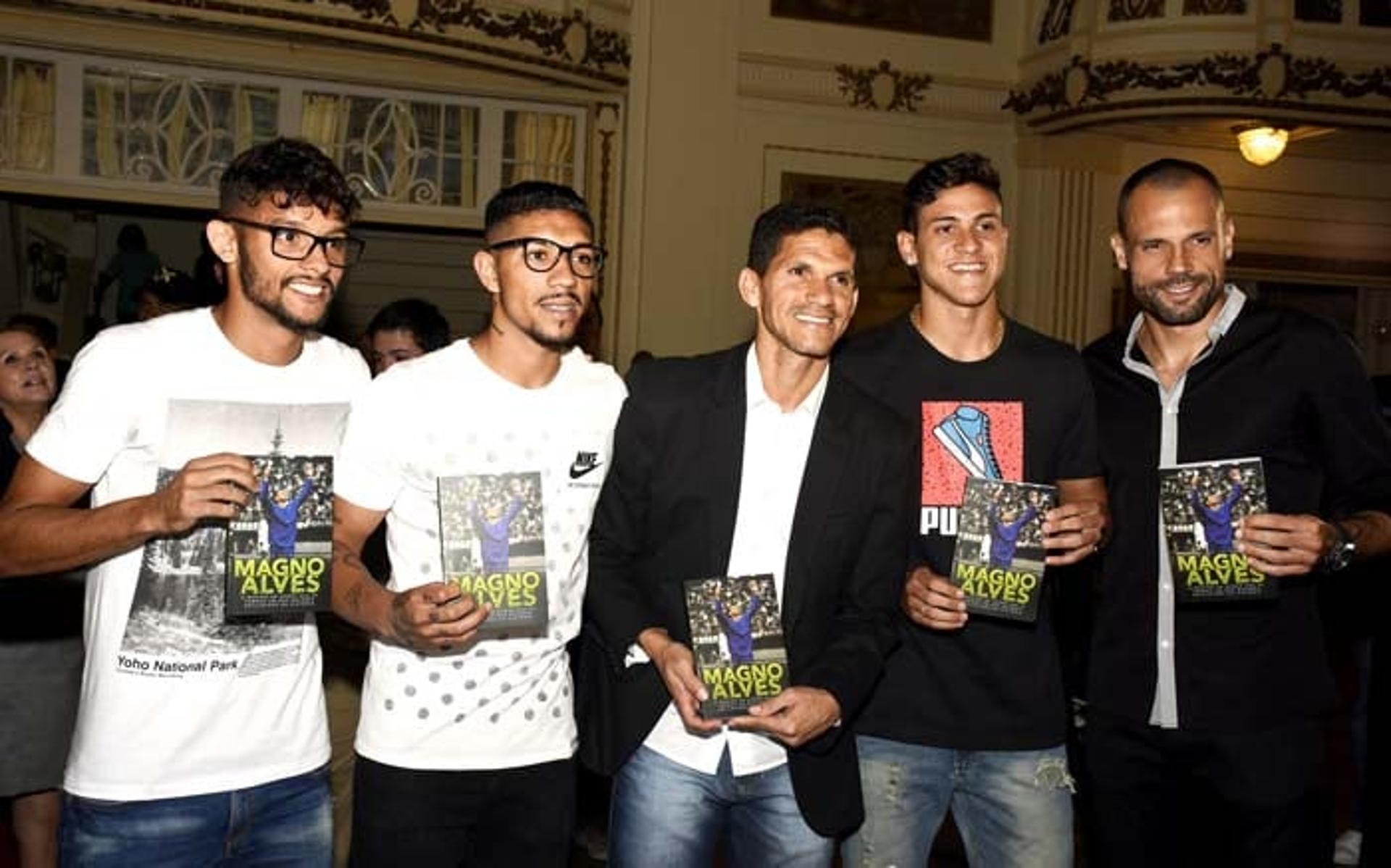 Scarpa, Douglas, Magno Alves, Pedro e Cavalieri no lançamento da biografia do Magnata, na Sede das Laranjeiras