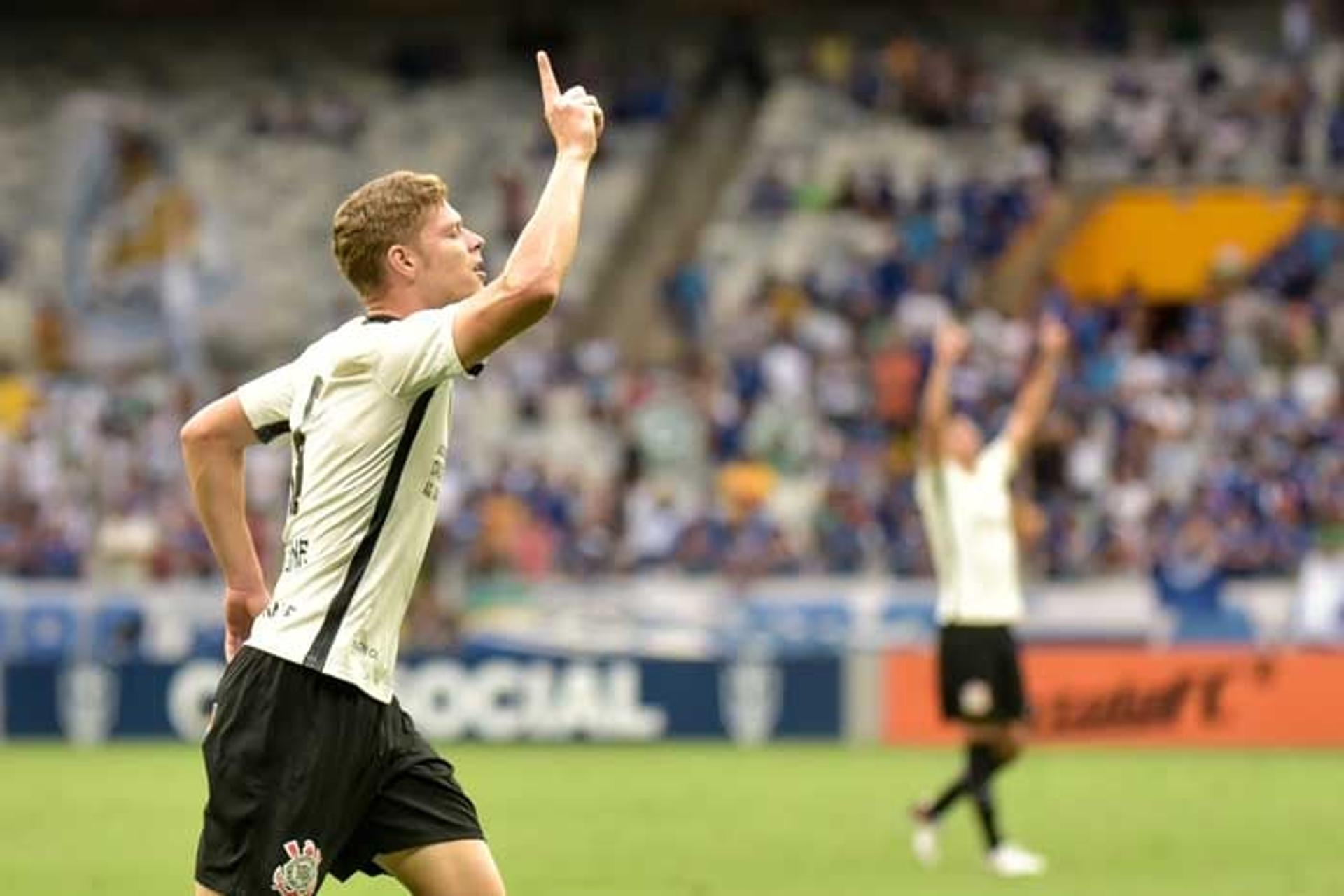 Marlone marcou o segundo gol do Corinthians sobre o Cruzeiro