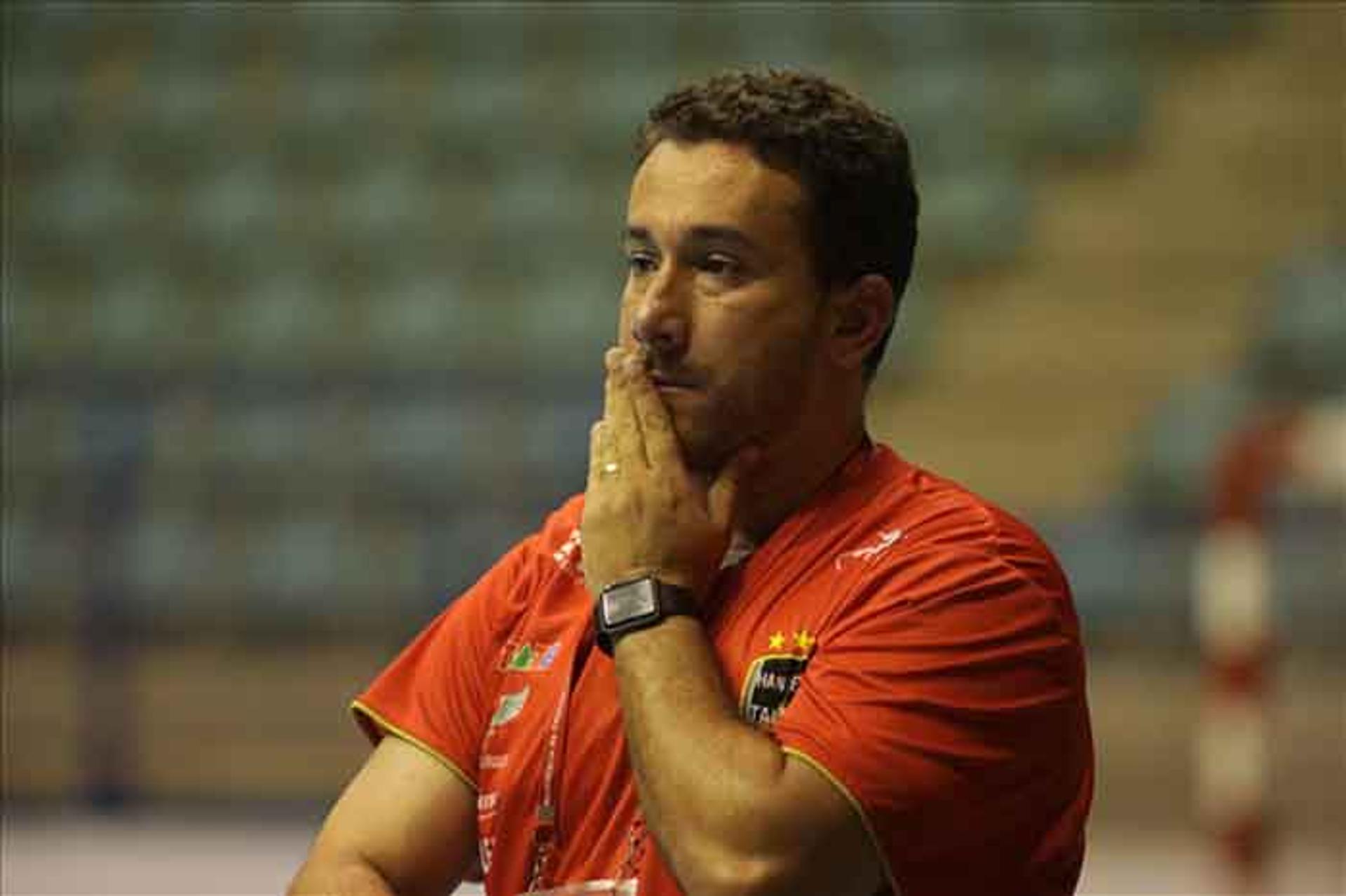 Treinador do time de handebol do Taubaté - Marcus Tatá