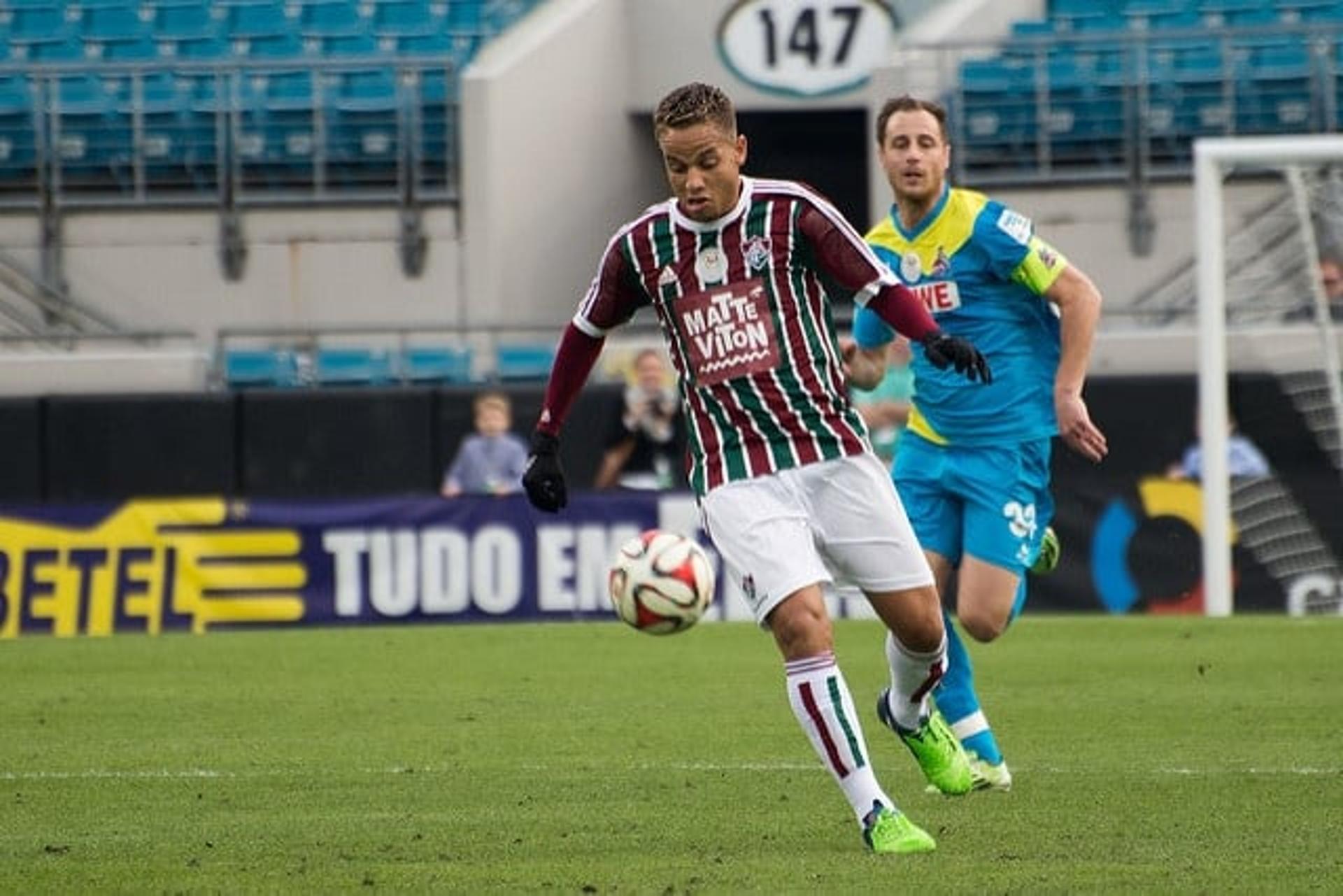 Rafinha em ação pelo Fluminense