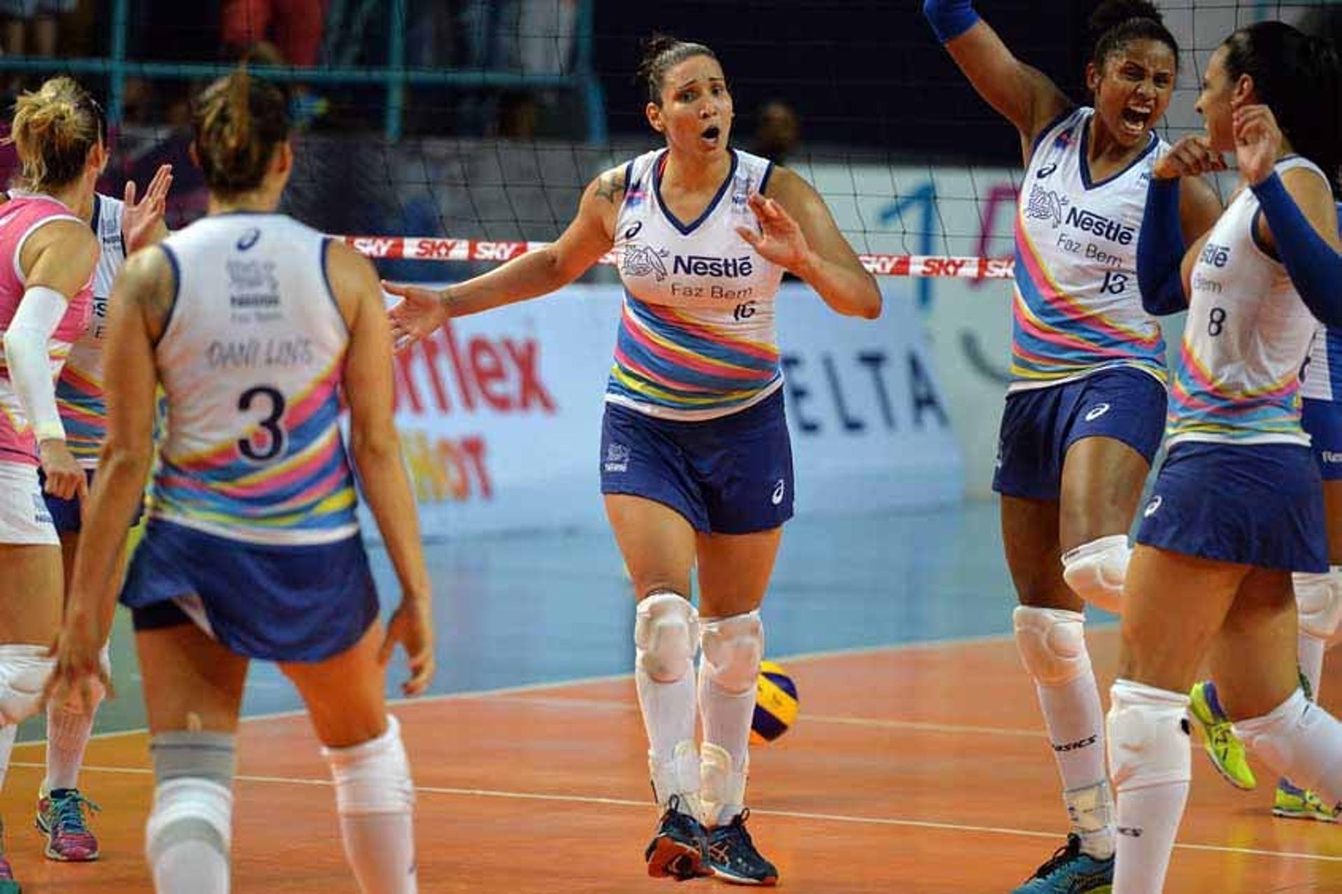 Vôlei Nestlé coloca duas jogadoras na seleção do primeiro turno da Superliga