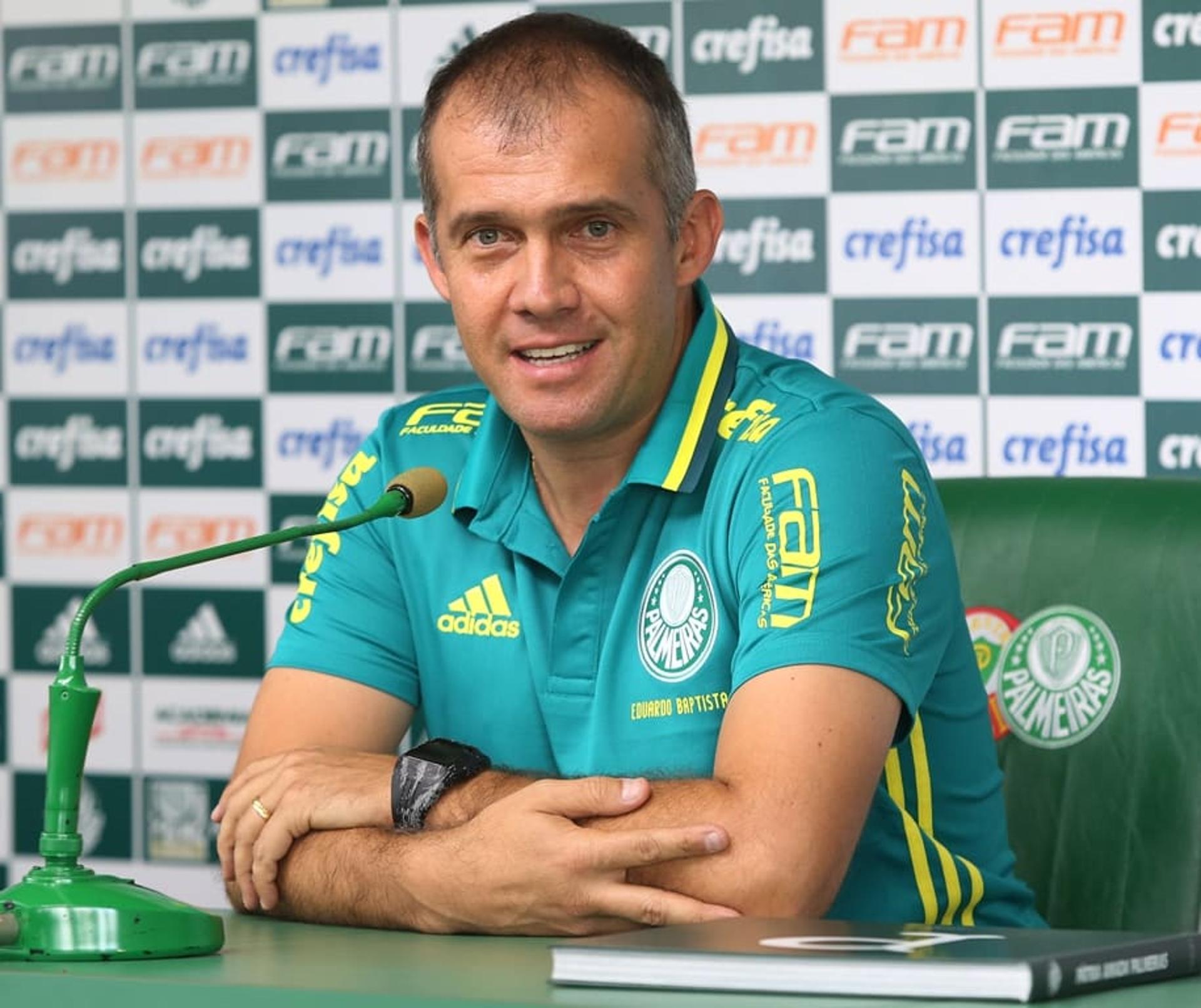 Eduardo Baptista se apresenta no Palmeiras