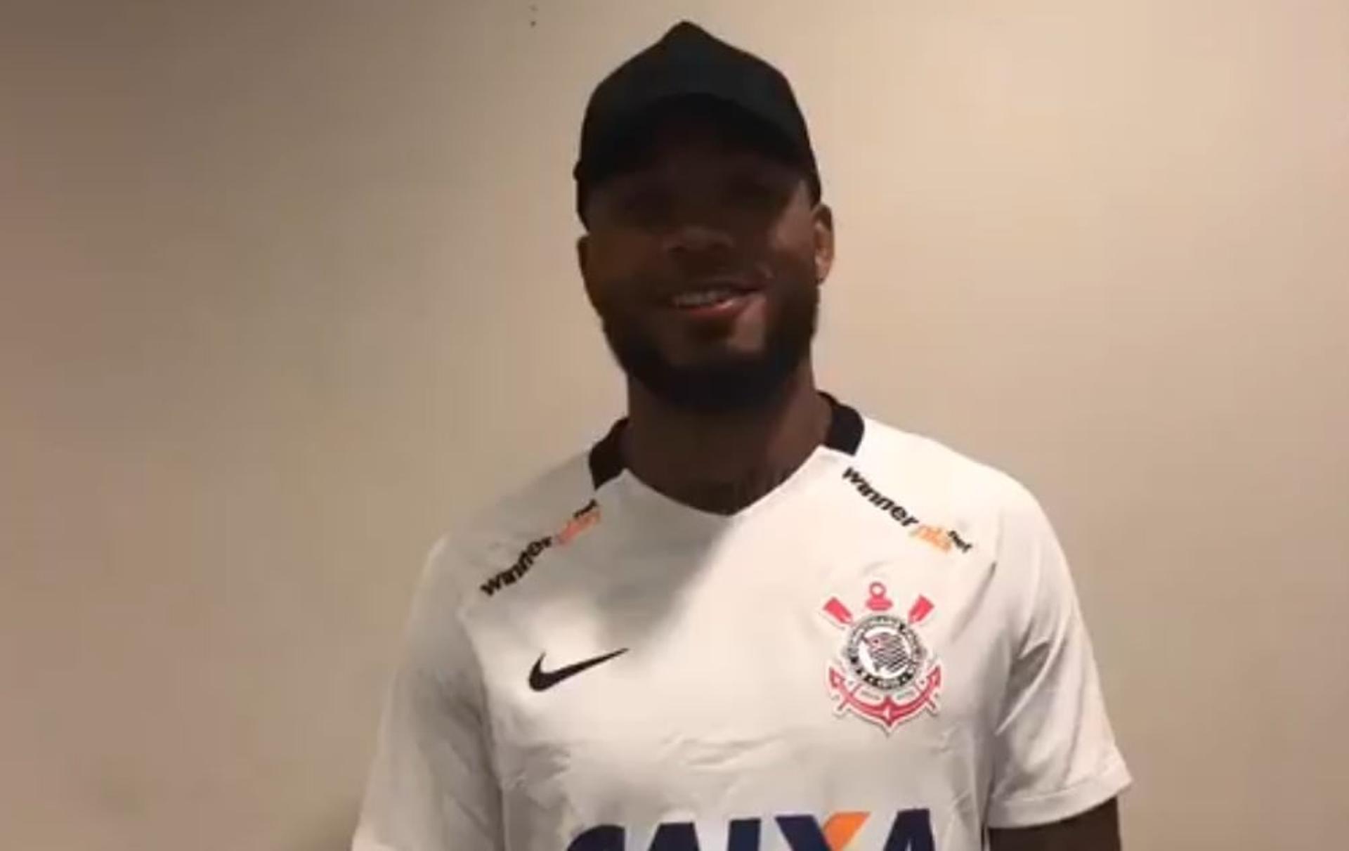 Kazim pela primeira vez com a camisa do Timão