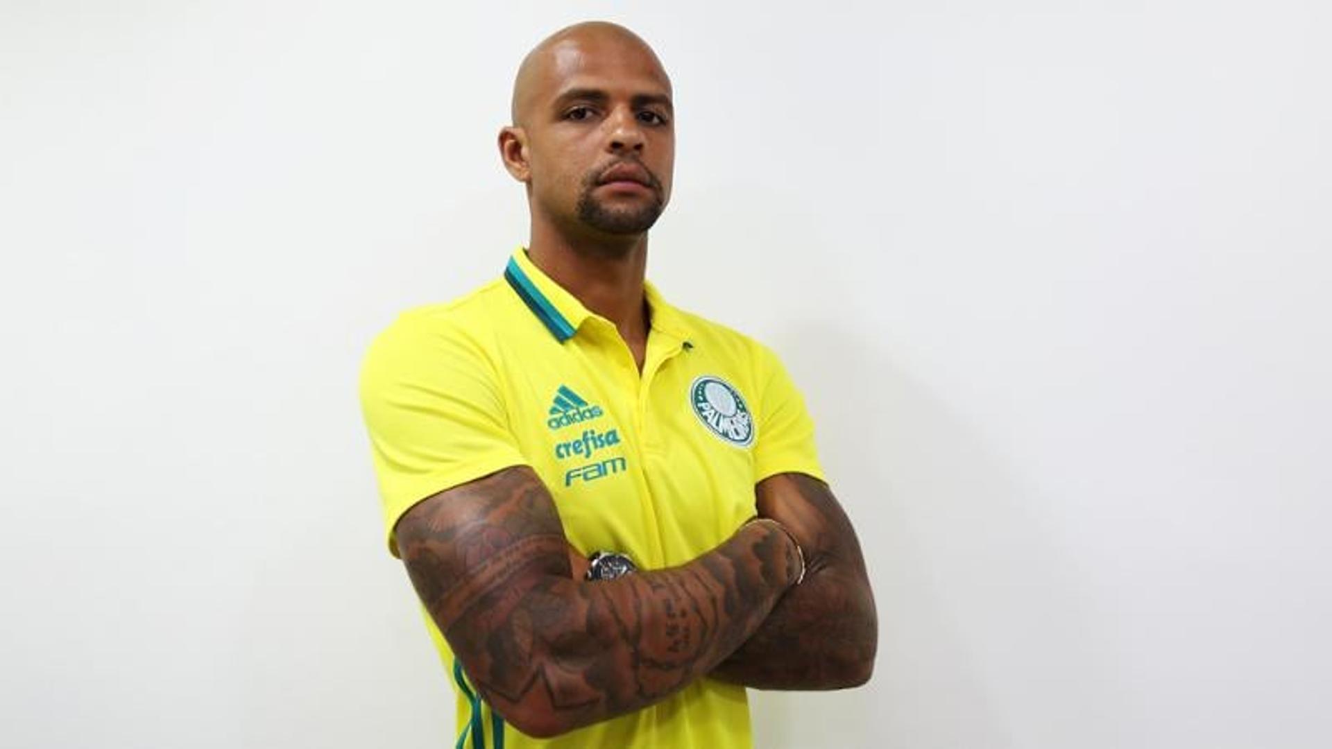 Volante Felipe Melo chega ao Palmeiras da Inter (ITA)