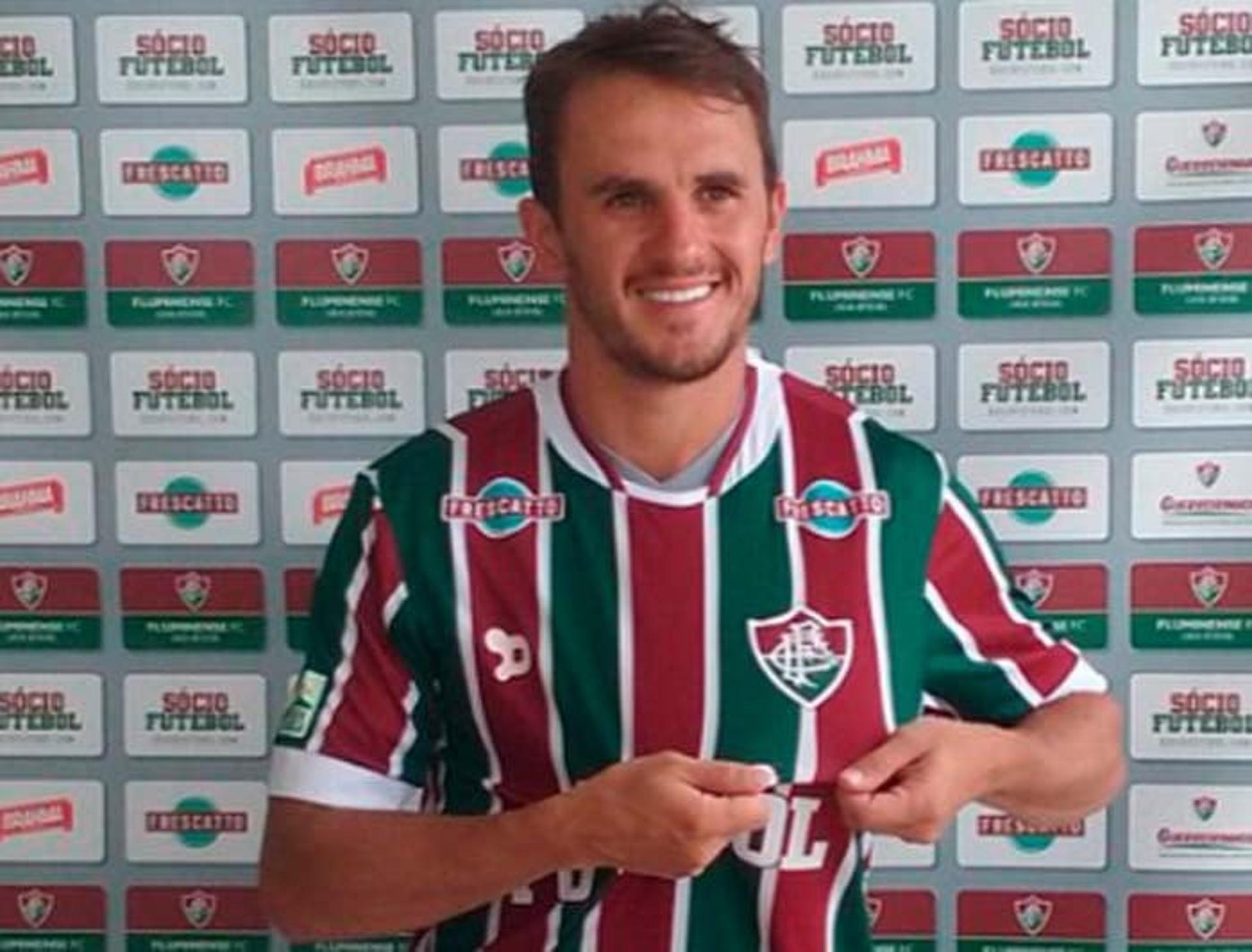 Lucas foi apresentado como novo reforço do Fluminense