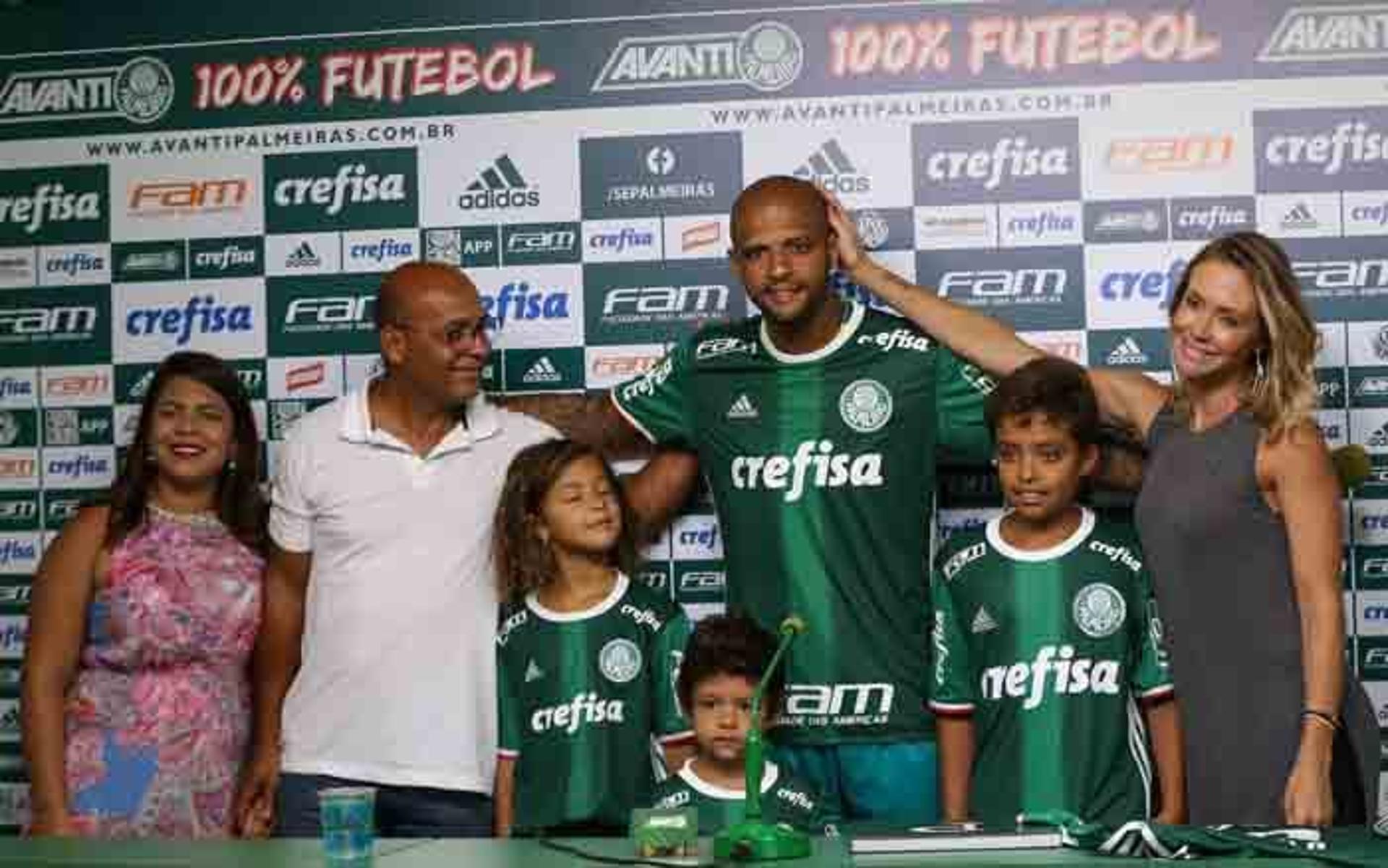 Felipe Melo foi apresentado no Verdão