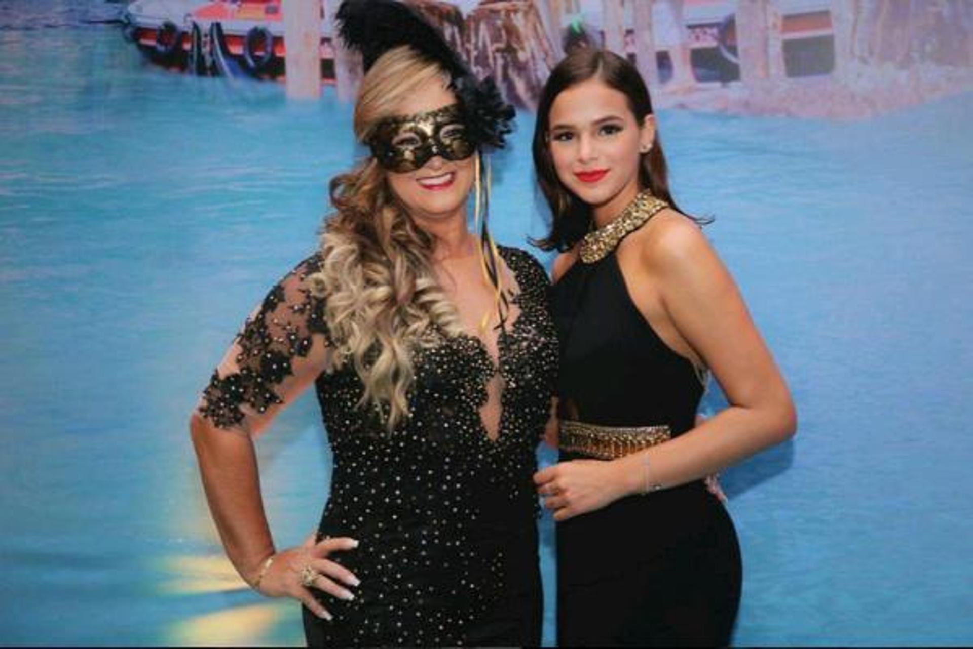 Nadine Gonçalves e Bruna Marquezine