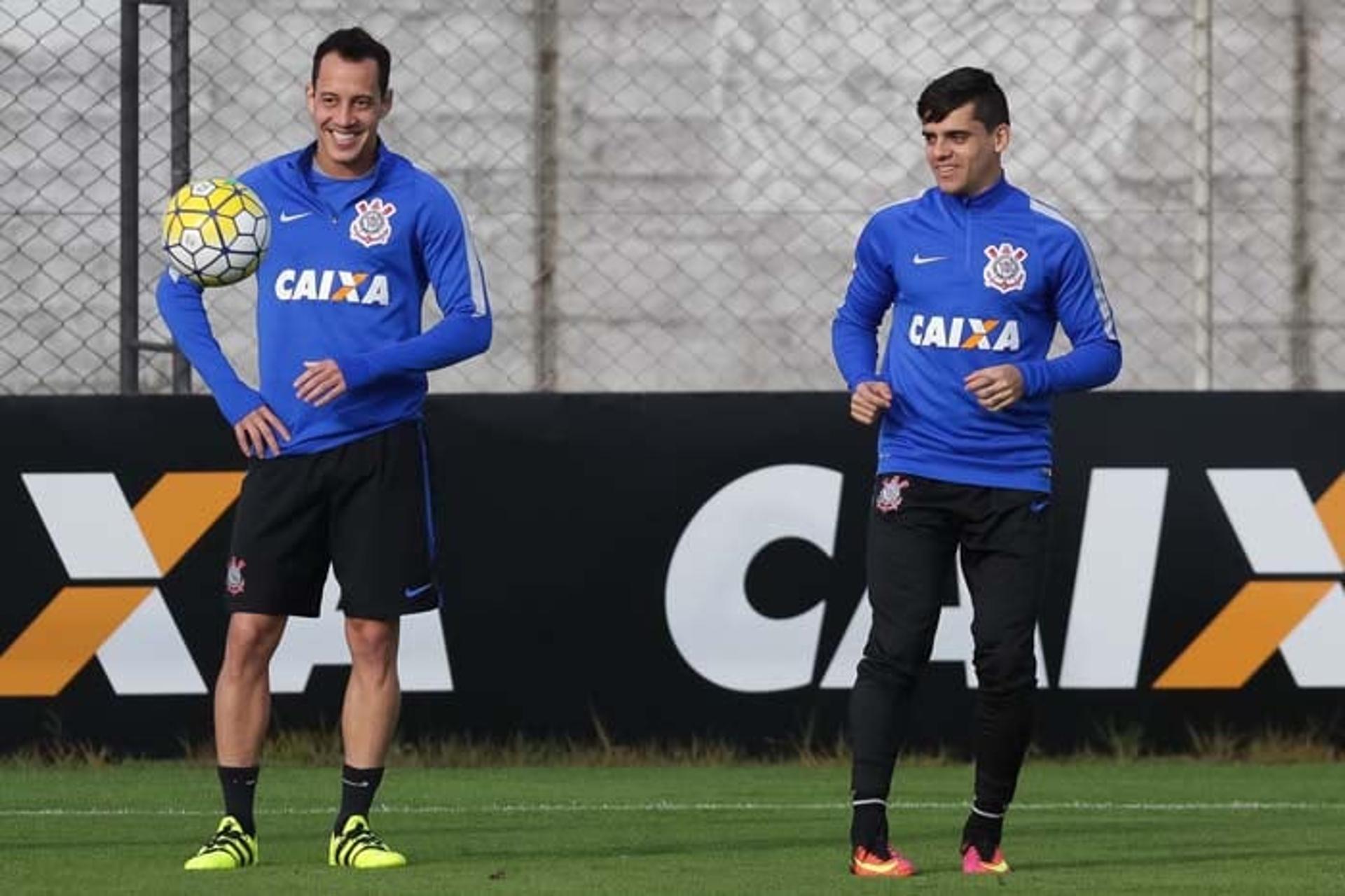 Rodriguinho e Fagner foram convocados por Tite