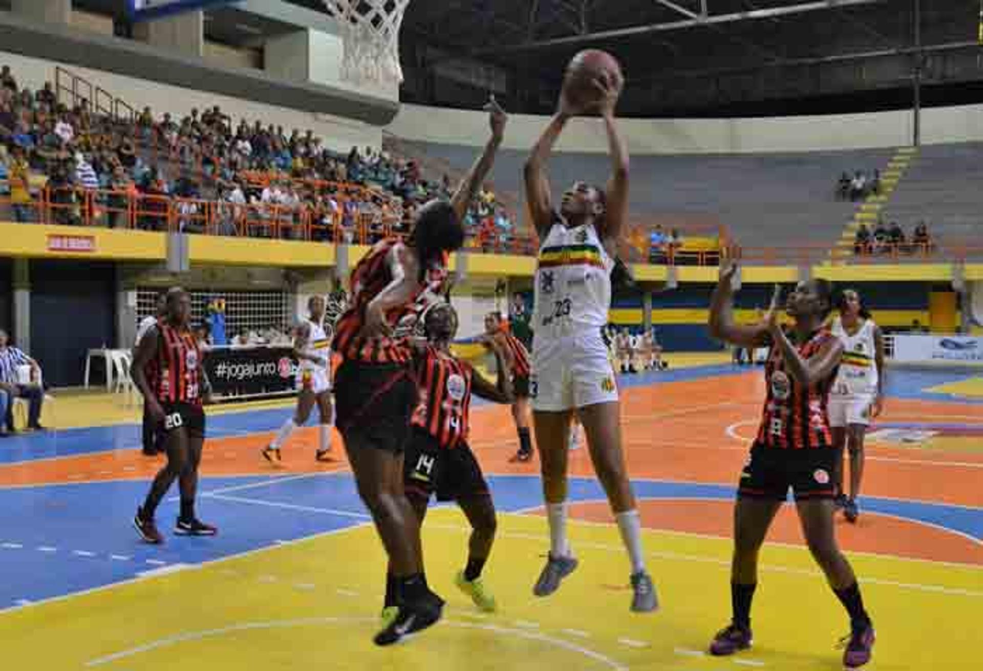 LBF CAIXA - Atual campeão Sampaio Corrêa vence a primeira