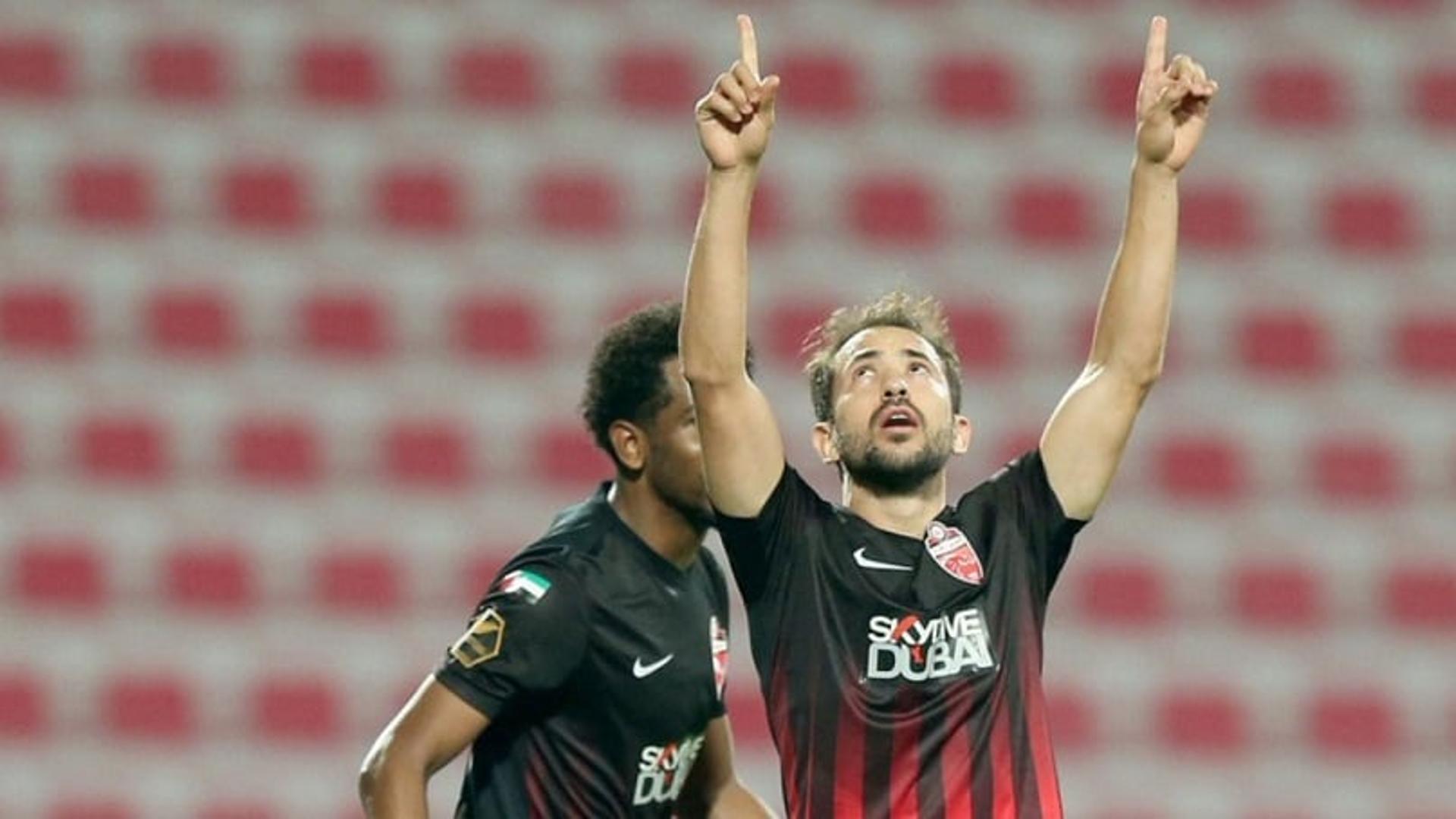 Everton Ribeiro celebra gol de falta pelo Al-Ahli (Foto: Divulgação)