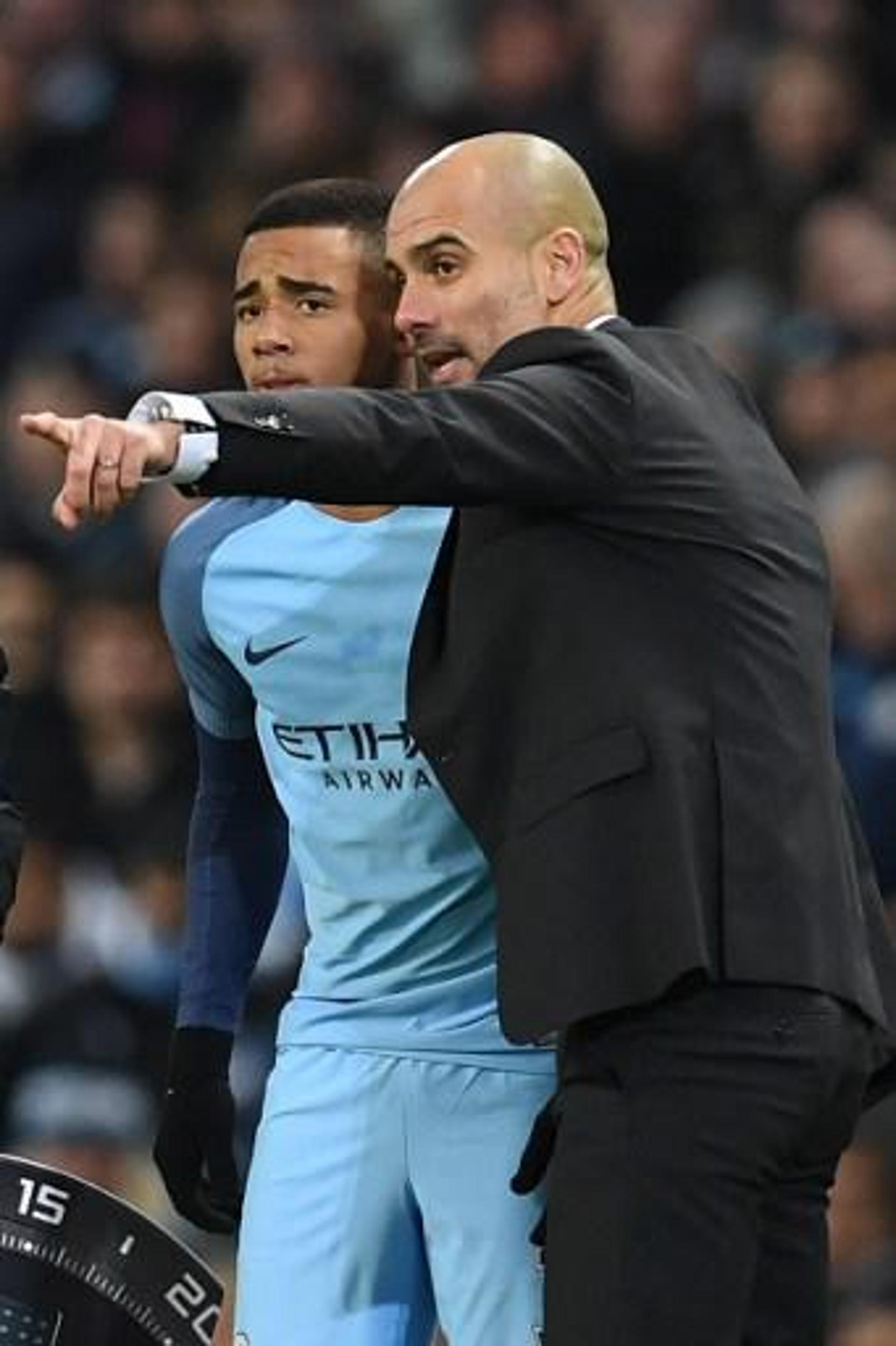 Manchester City x Tottenham - Gabriel Jesus e Pep Guardiola