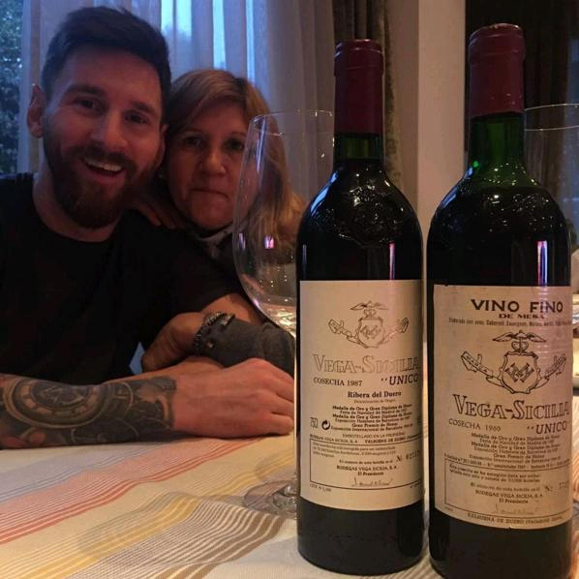 Messi bebe vinho de R$11mil