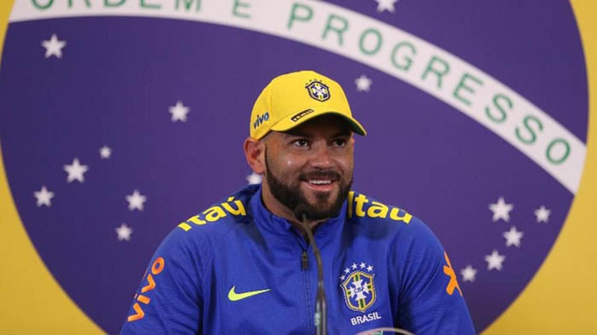 Weverton foi titular contra a Colômbia