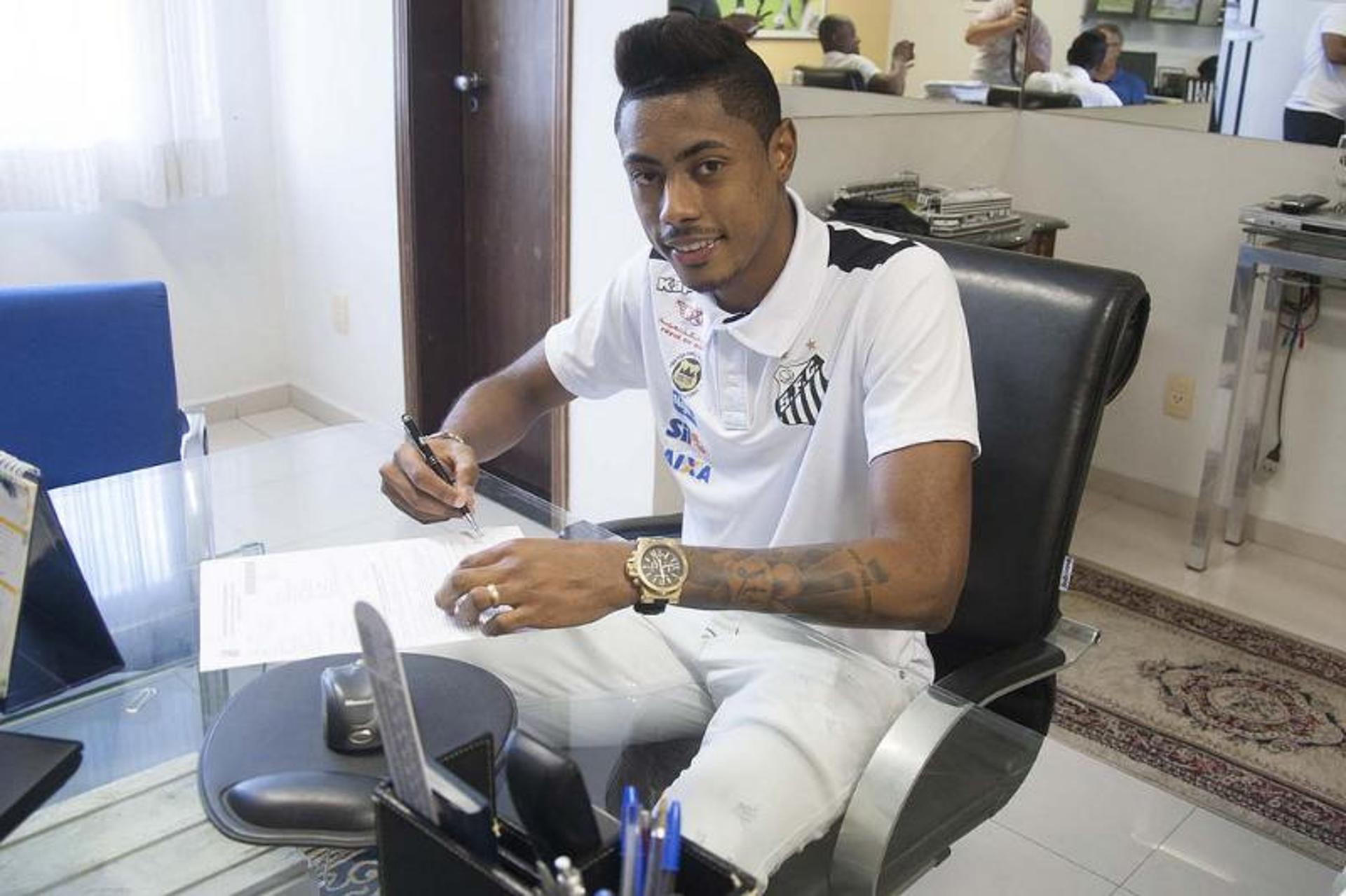 Bruno Henrique assina com o Santos