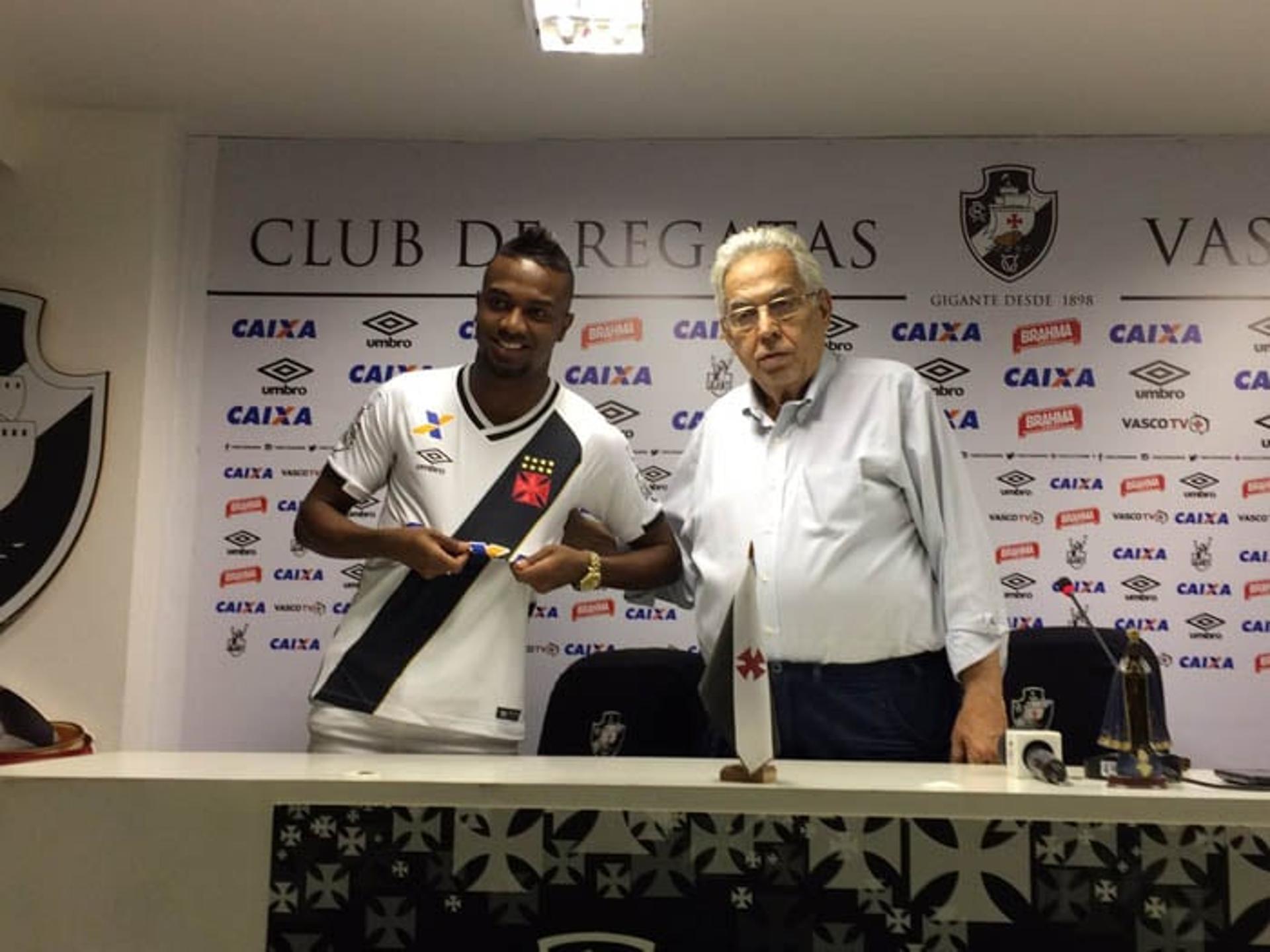 Kelvin sendo apresentado no Vasco