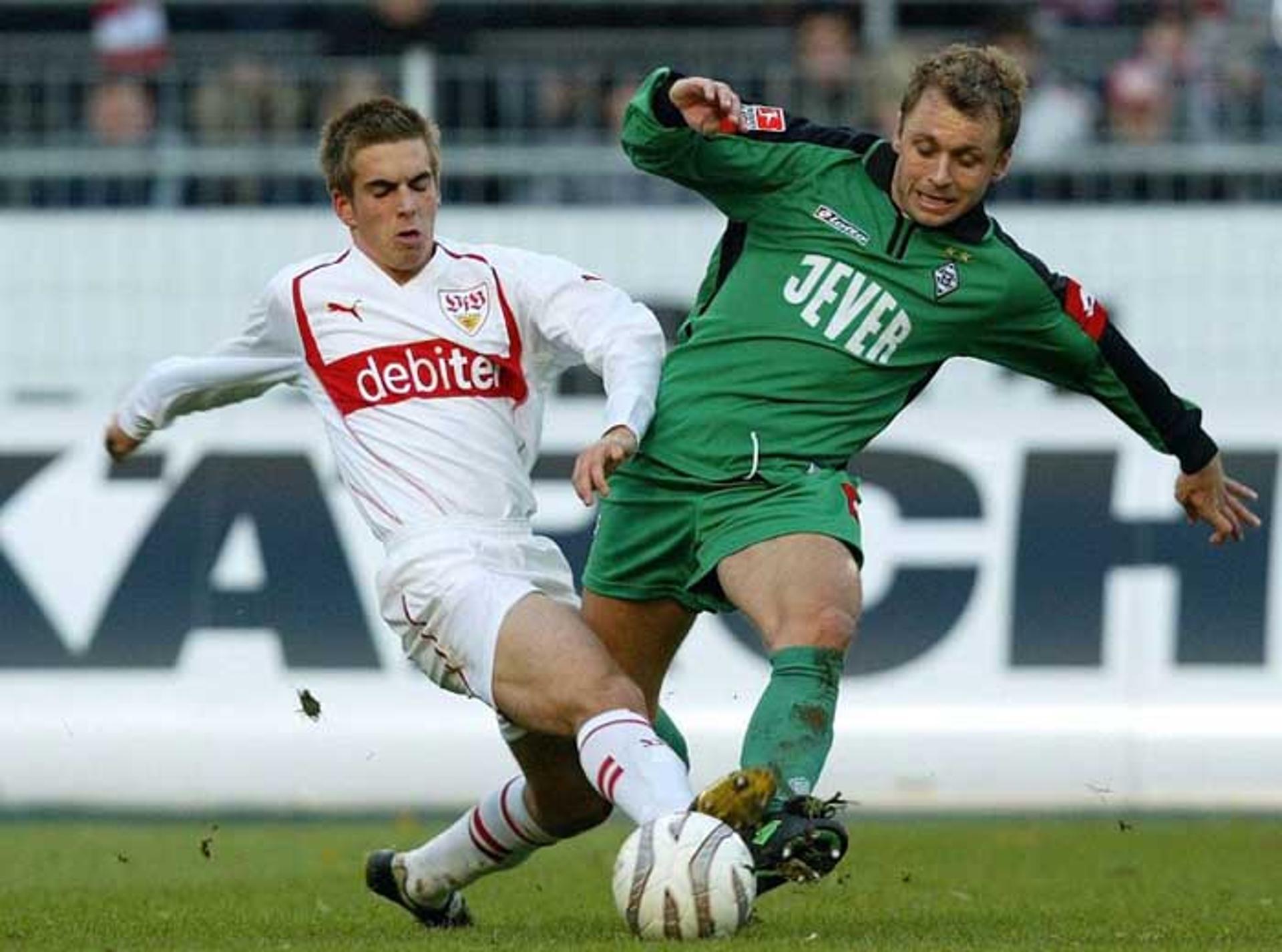 Mesmo promessa do time B do Bayern, Philipp Lahm foi emprestado ao Stuttgart, onde onde jogou até 2005