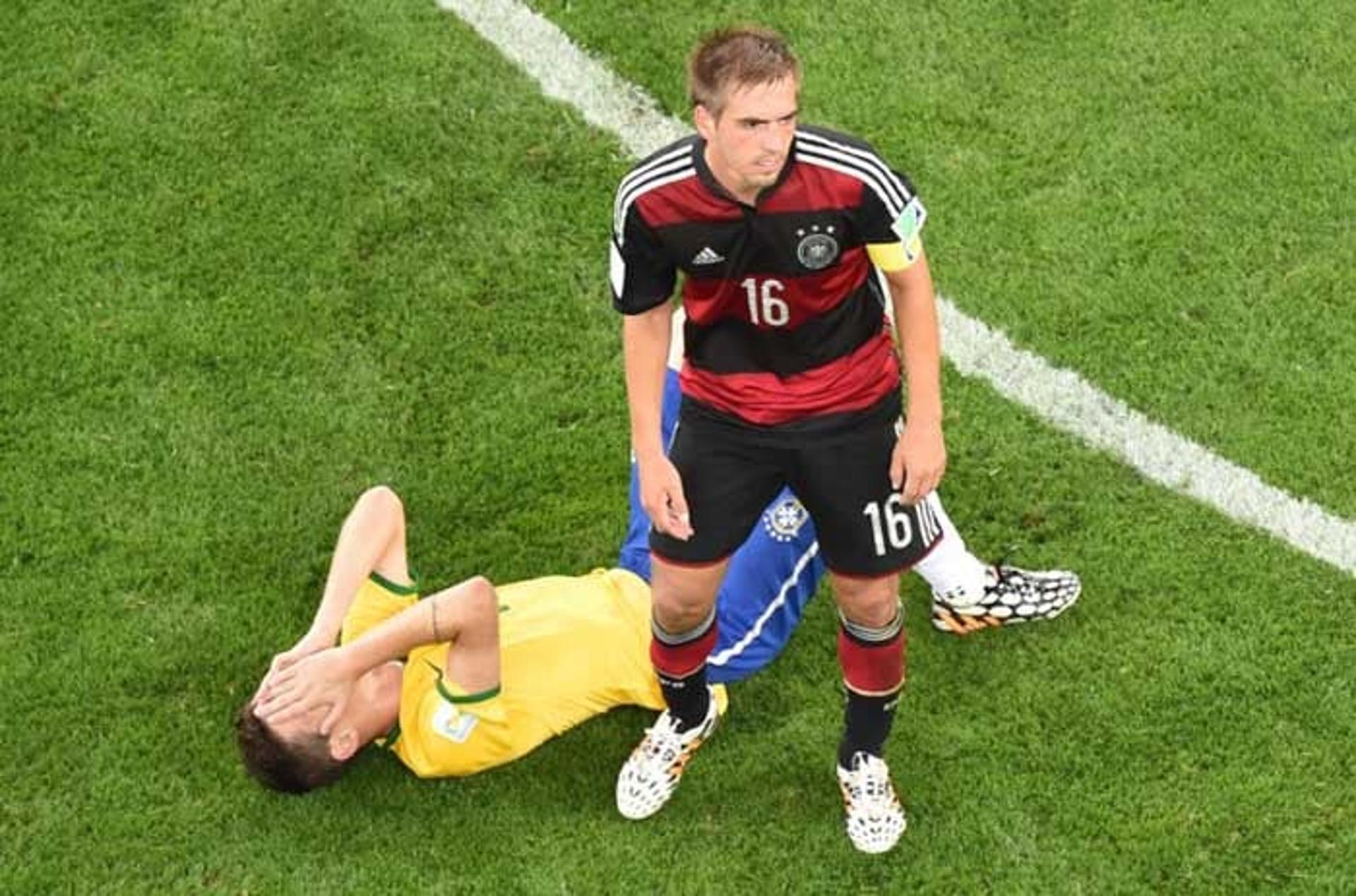 Na semifinal, Lahm participa do histórico 7 a 1 sobre o Brasil