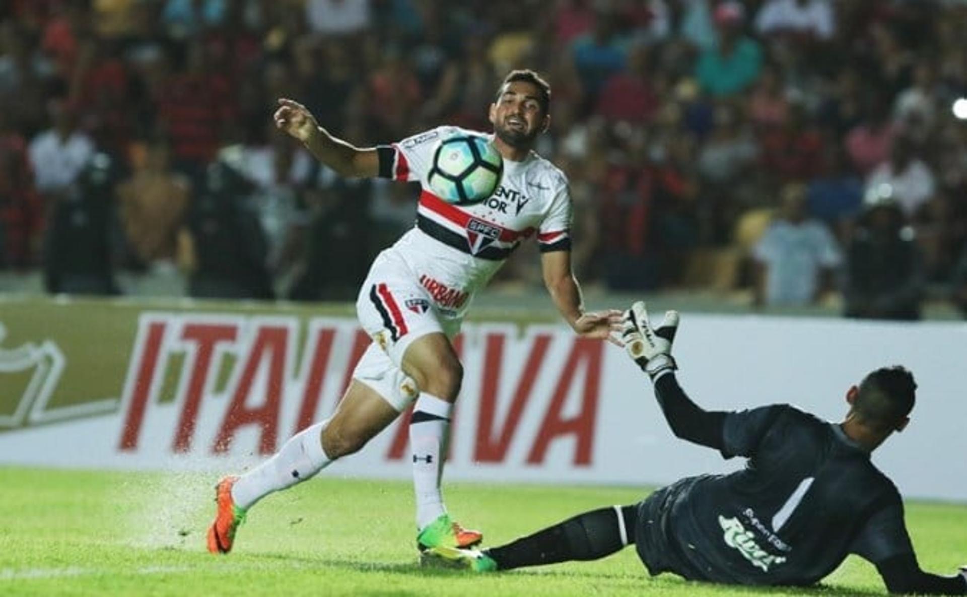 Gilberto venceu o goleiro Ruan no primeiro minuto de jogo