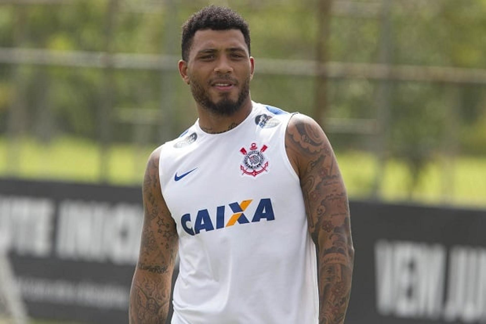 Kazim volta a ser relacionado no Corinthians