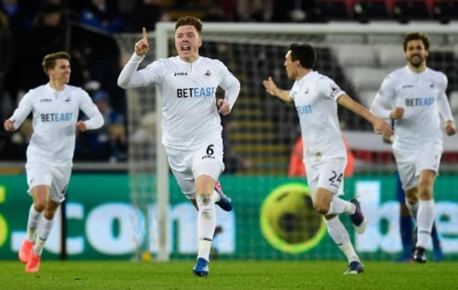 Mawson abriu o placar no Liberty Stadium, na vitória do Swansea sobre o Leicester (Foto: Reprodução / Twitter)