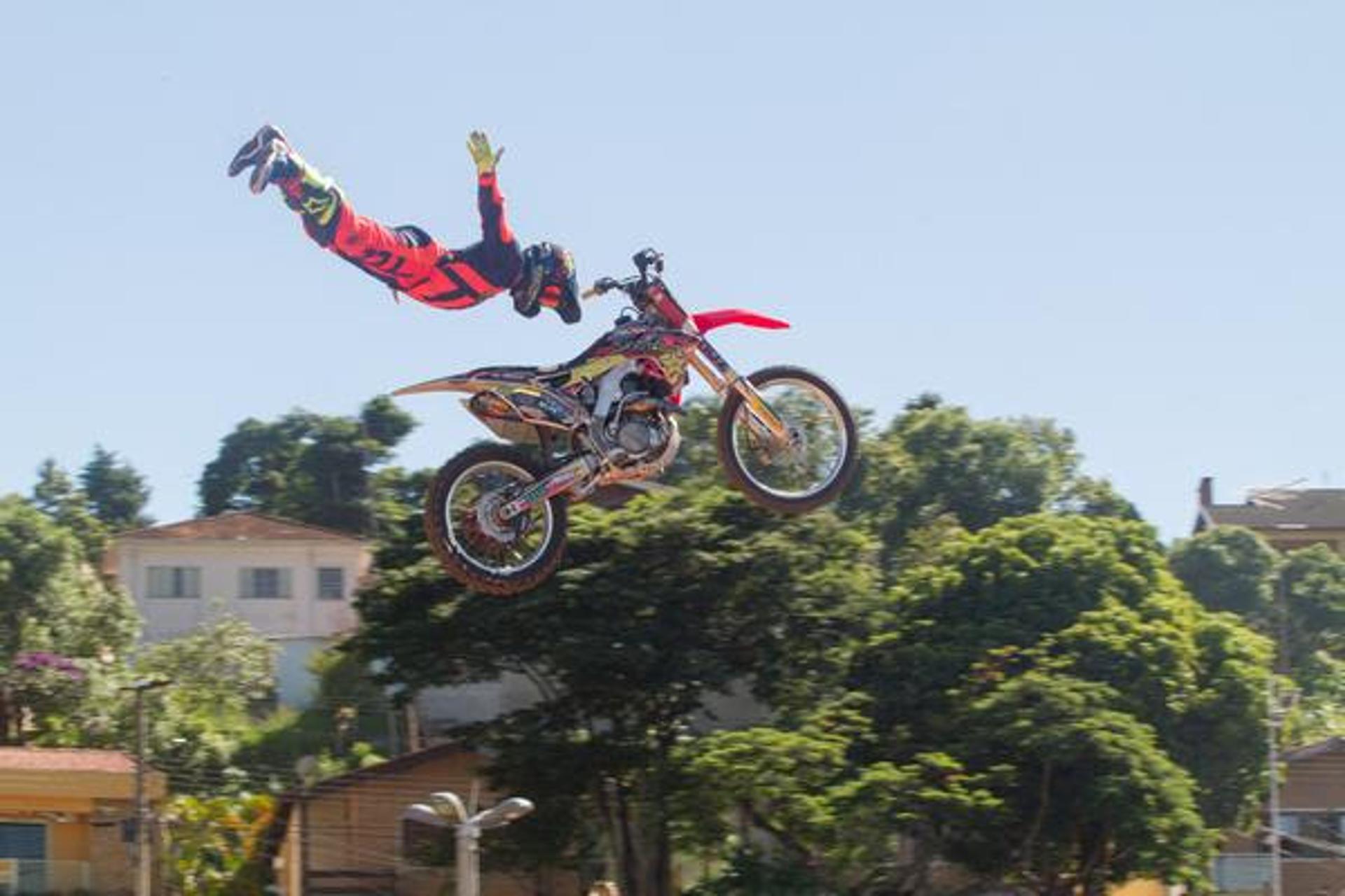 Javier Villegas, o grande campeão do Duelo de Motos