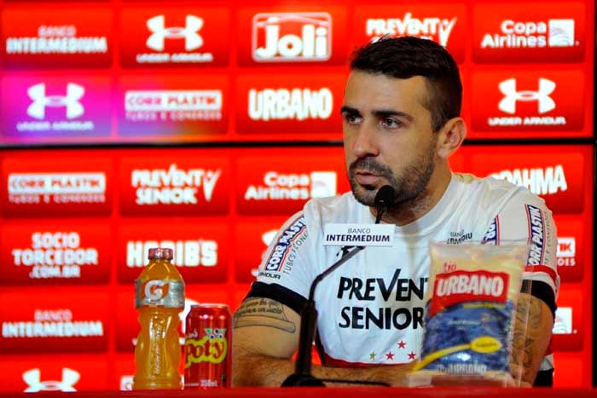 Lucas Pratto em entrevista no São Paulo