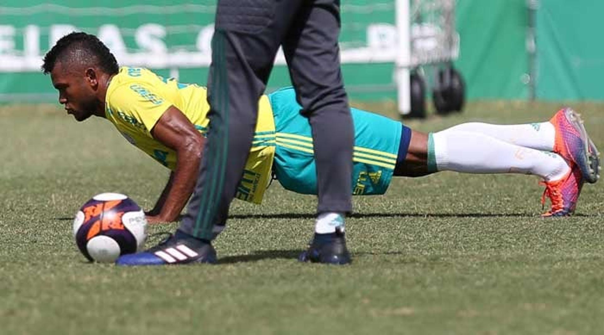 Borja durante treino do Palmeiras