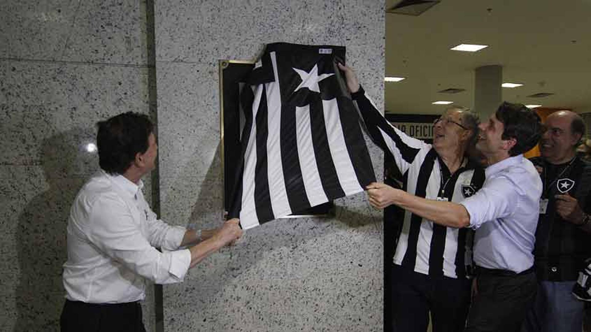 Marcelo Crivella esteve no jogo contra o Olimpia