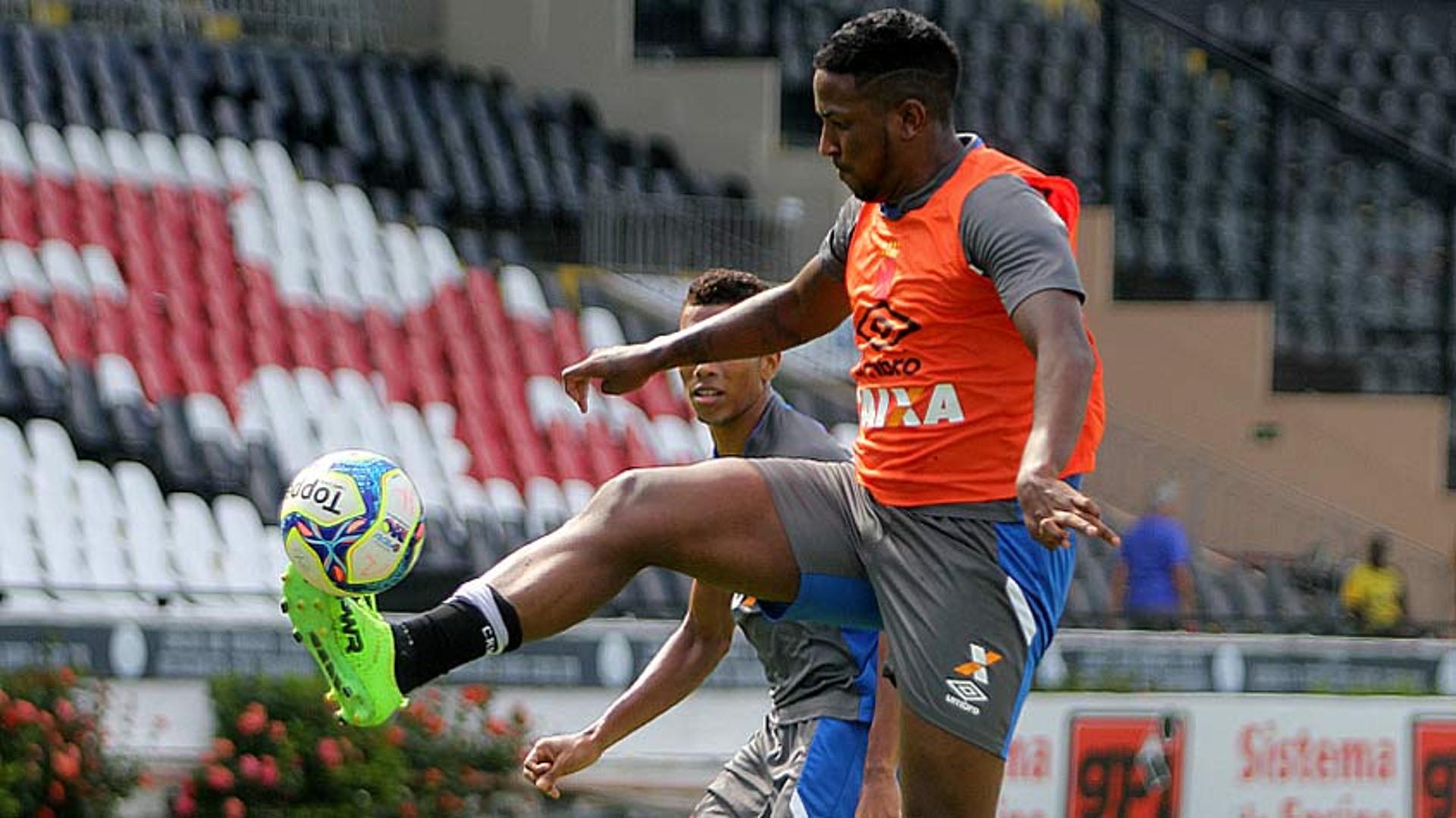 Thalles durante treino do Vasco nesta quinta-feira em São Januário. Confira a seguir galeria especial do LANCE!