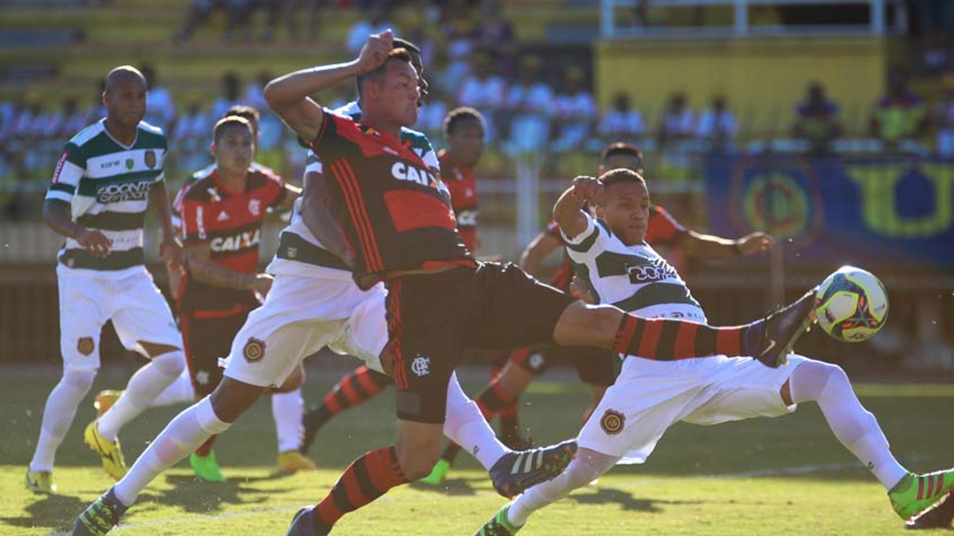 Réver no duelo contra o Madureira