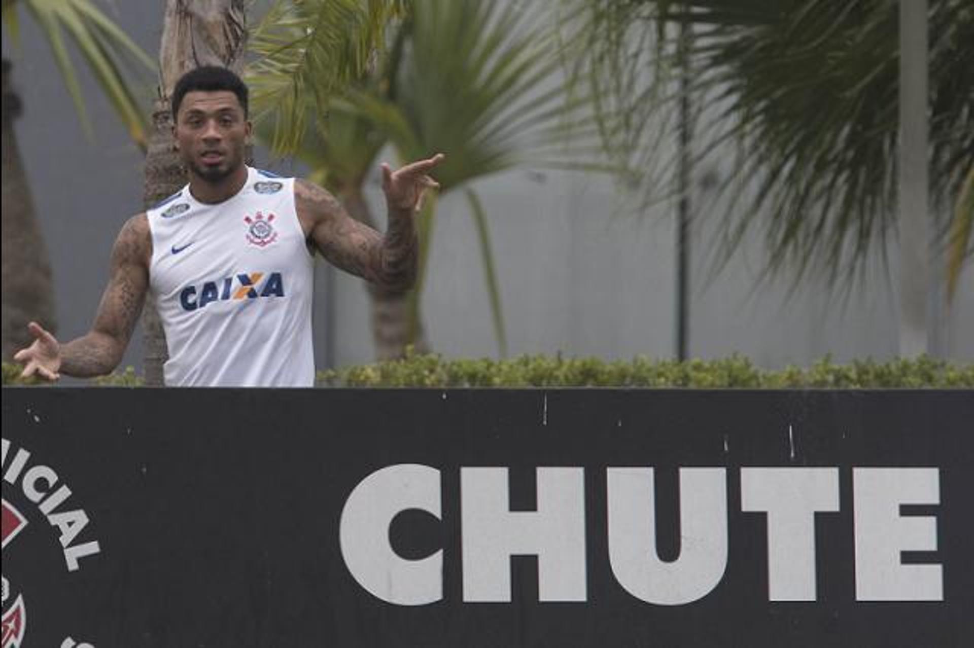 Kazim ainda não sabe se será titular do Corinthians no clássico