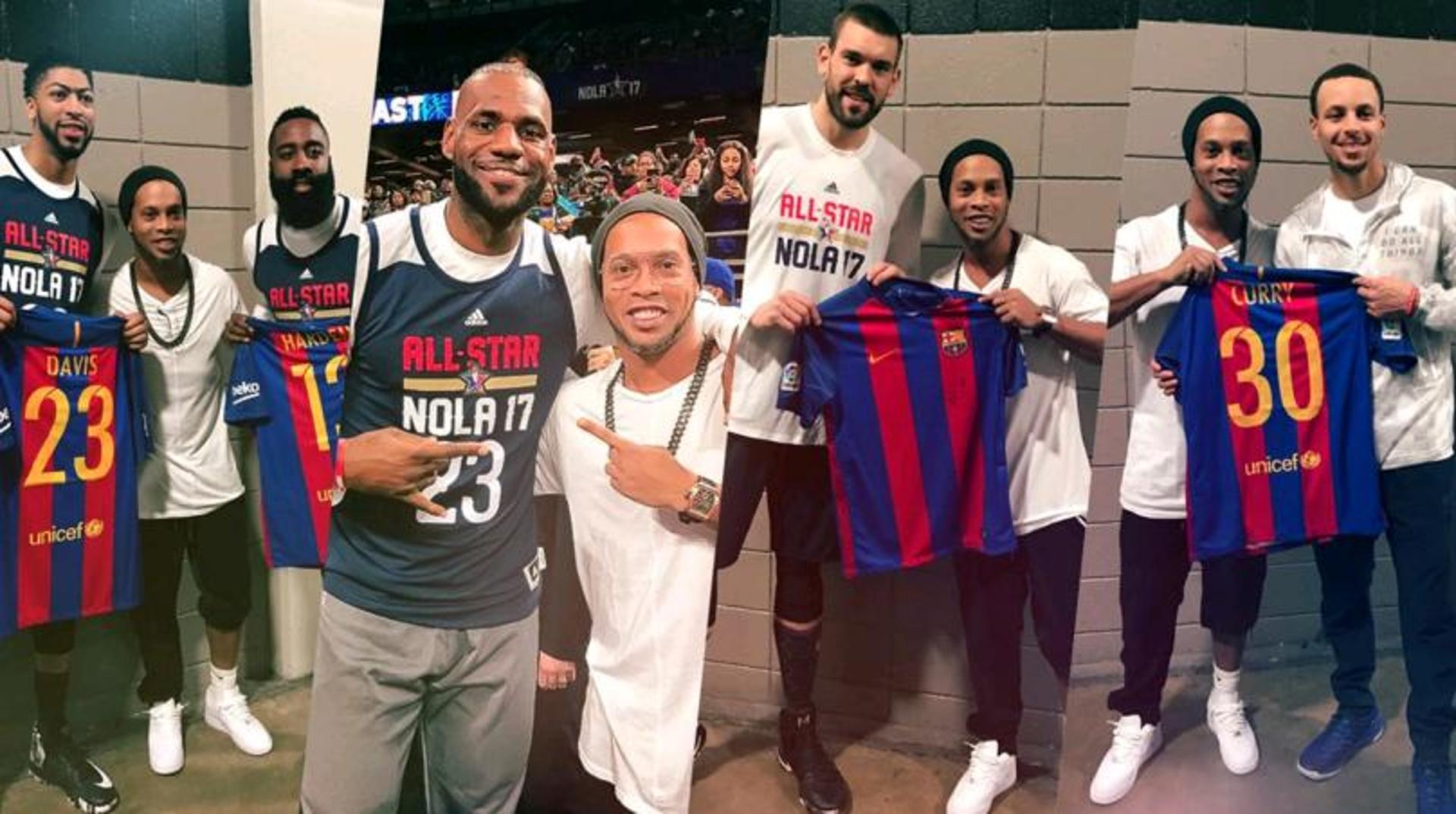 Ronaldinho Gaúcho presenteia jogadores da NBA com camisas do Barcelona